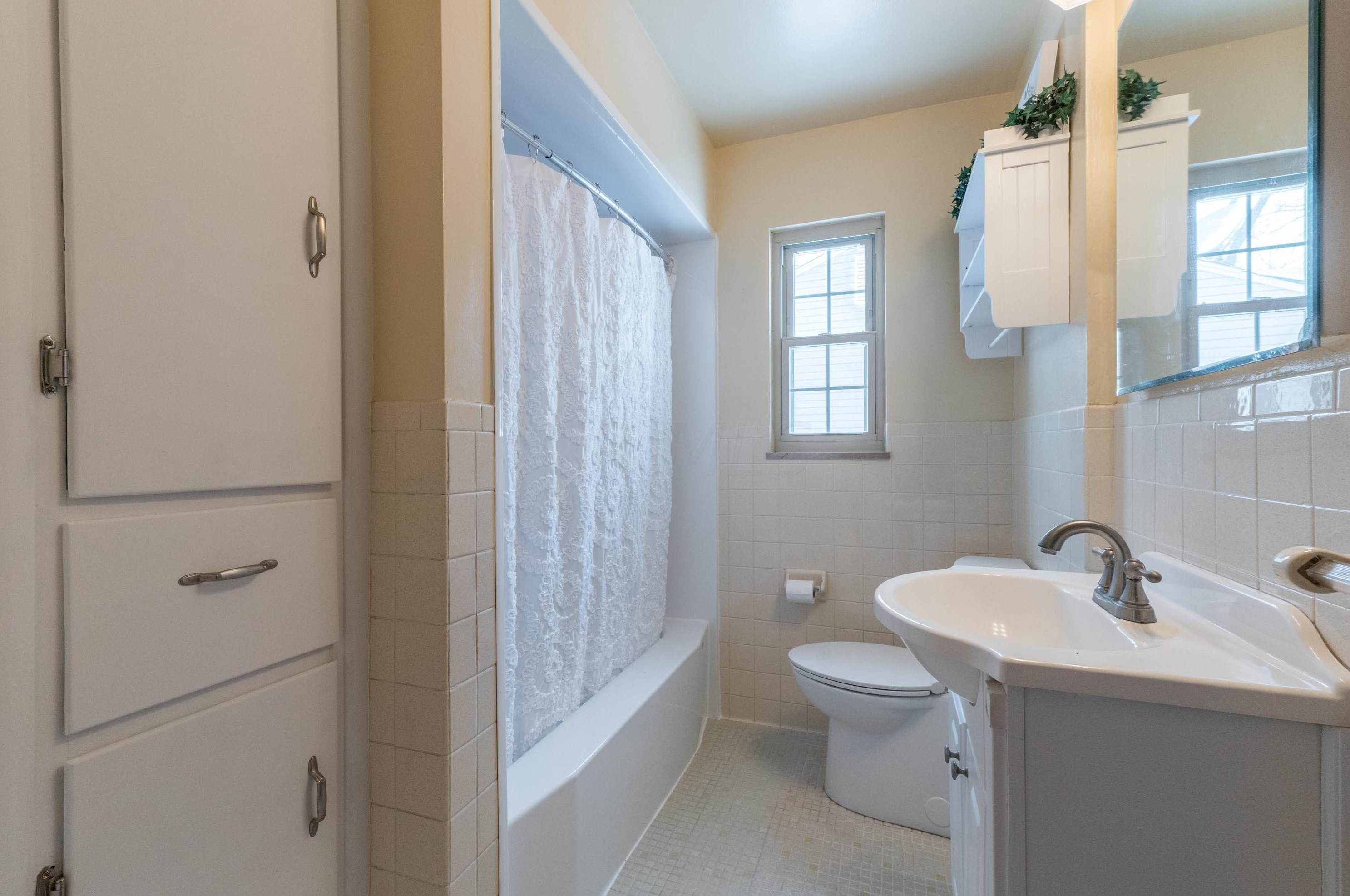 2236 Woodstock Rd, Columbus OH 43221-1844 exterior