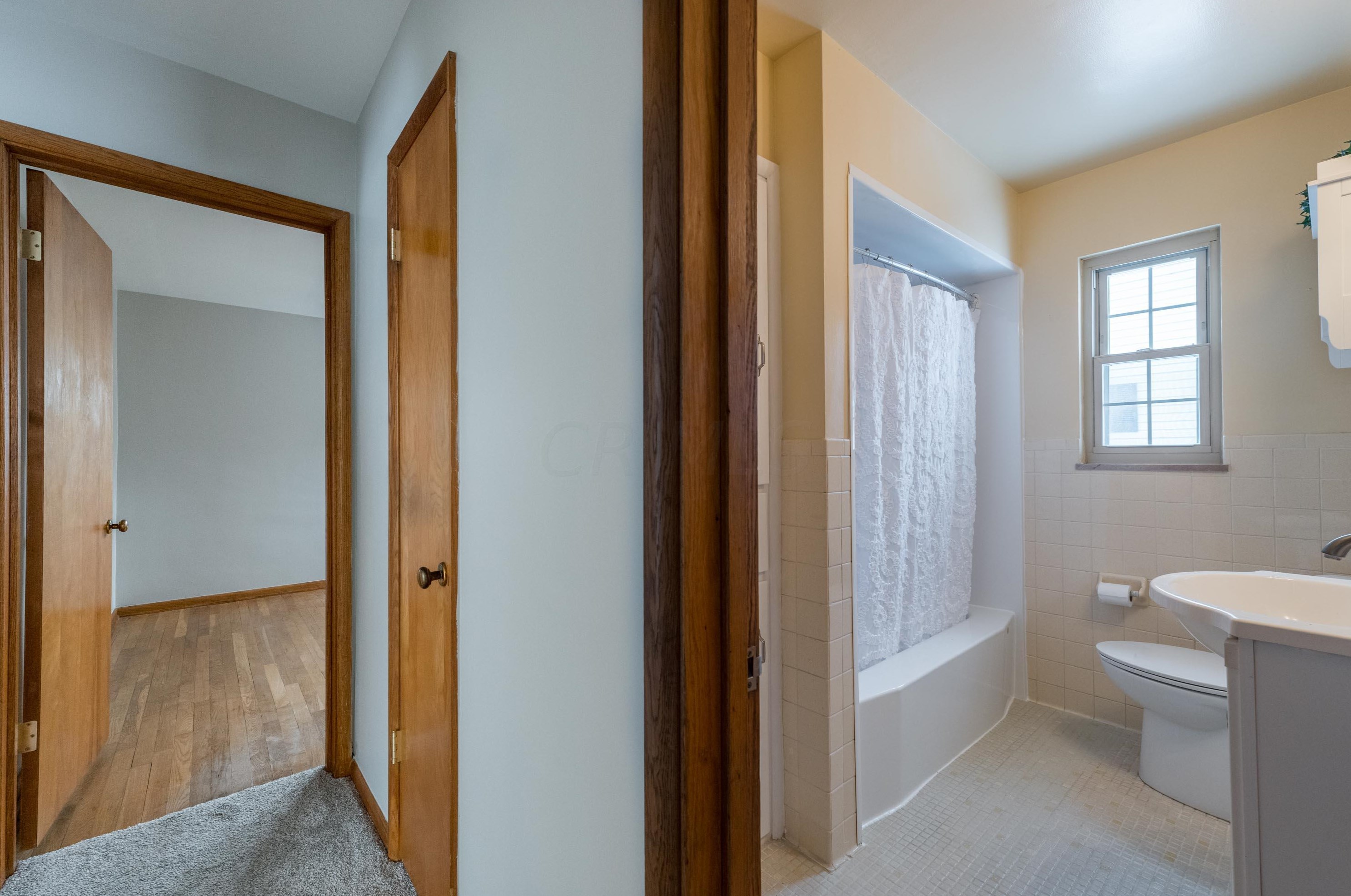 2236 Woodstock Rd, Columbus OH 43221-1844 exterior