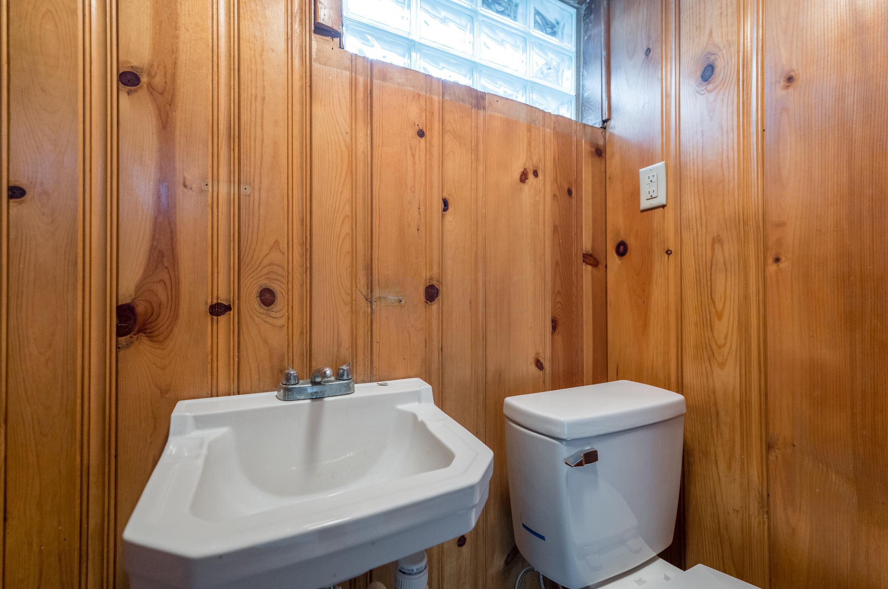 2236 Woodstock Rd, Columbus OH 43221-1844 exterior