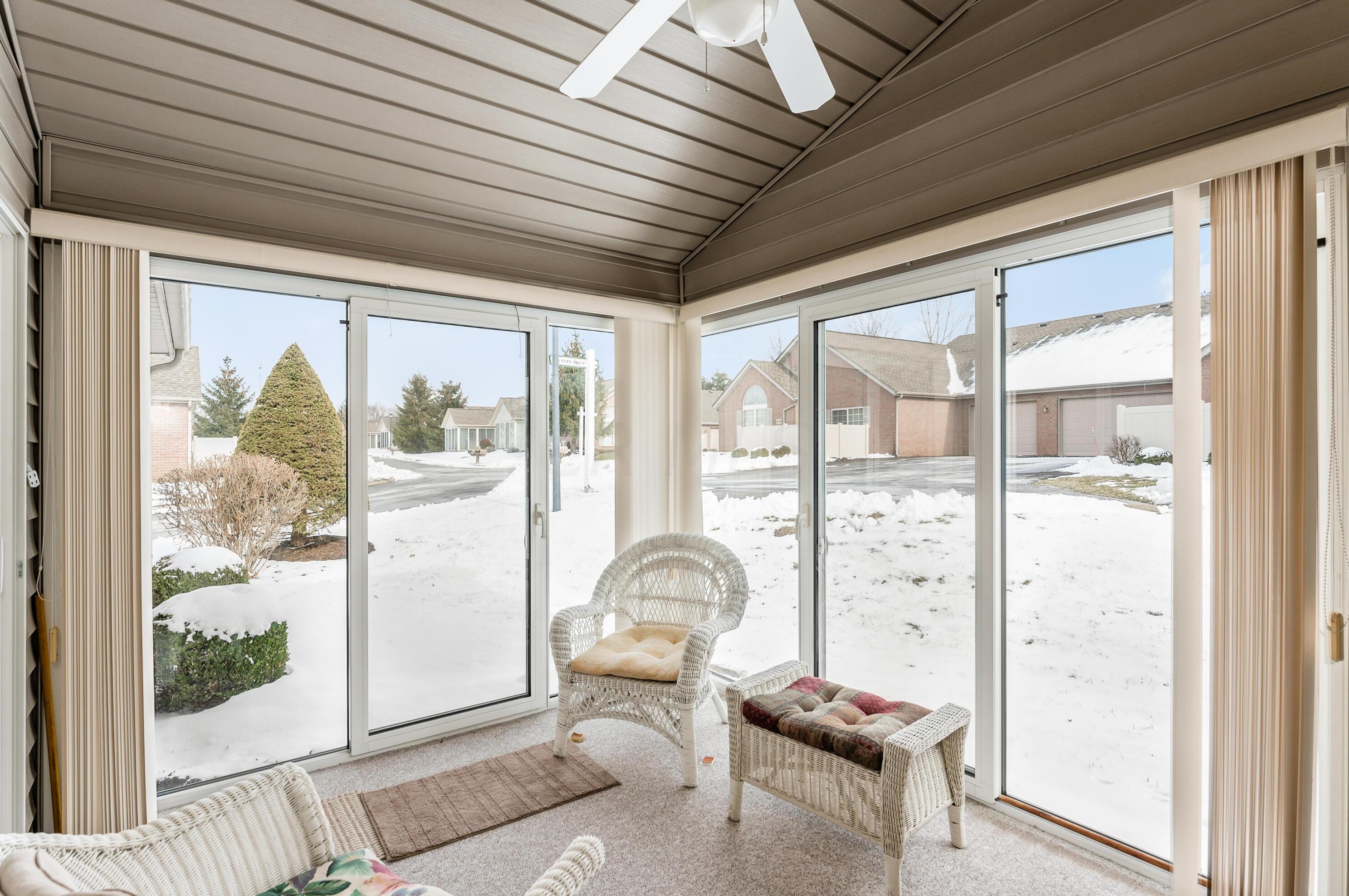 4037 Chennin Dr, Columbus OH 43230 exterior