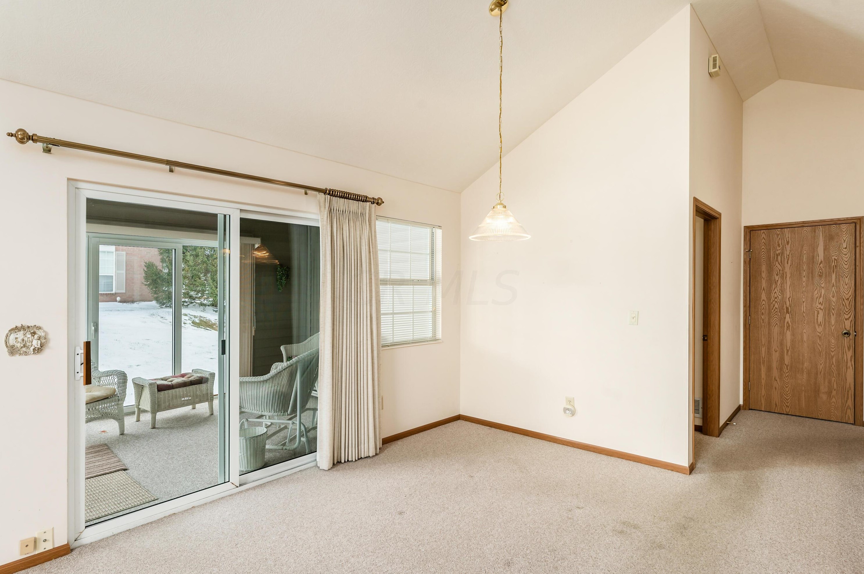 4037 Chennin Dr, Columbus OH 43230 exterior