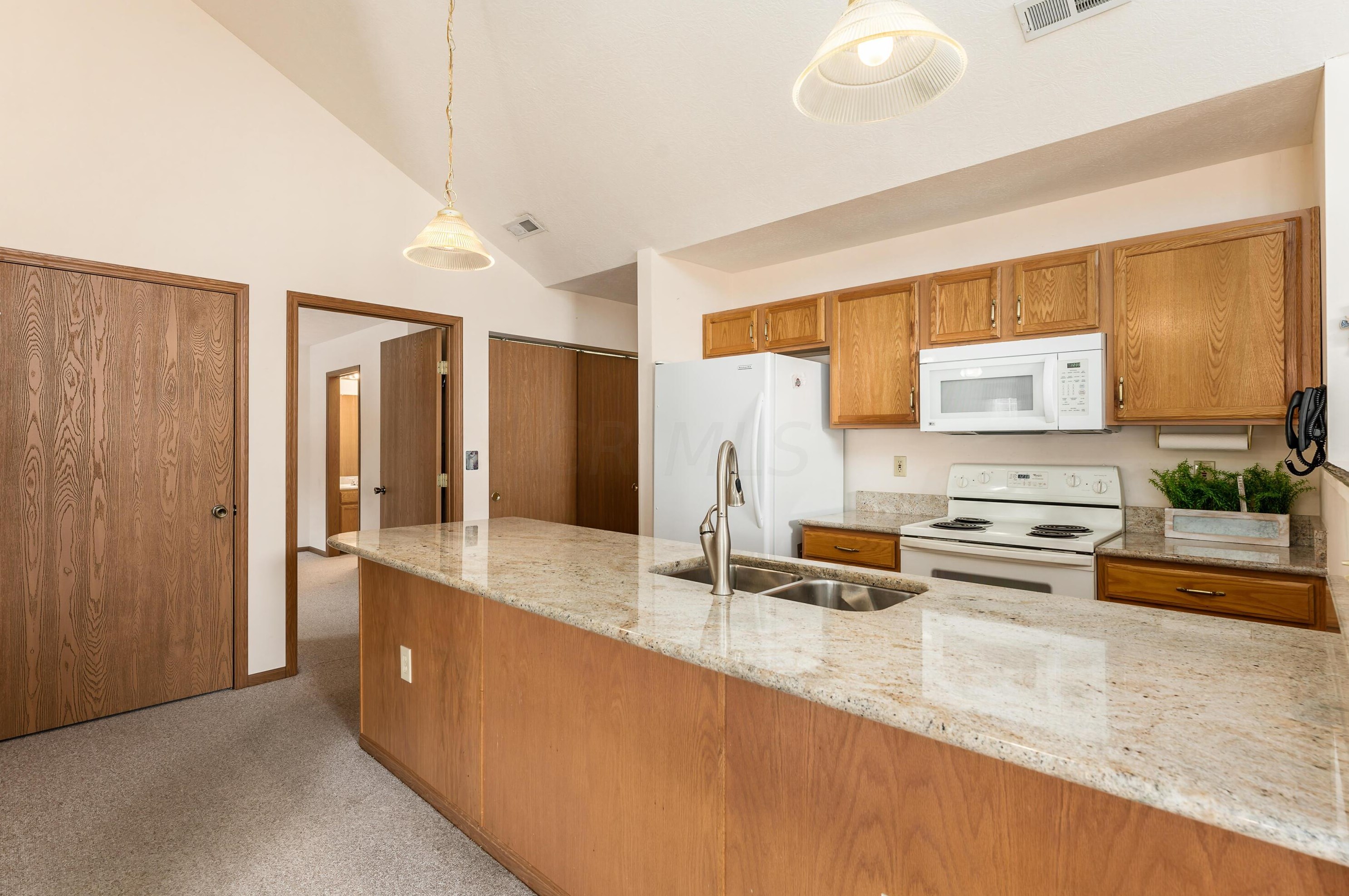 4037 Chennin Dr, Columbus OH 43230 exterior