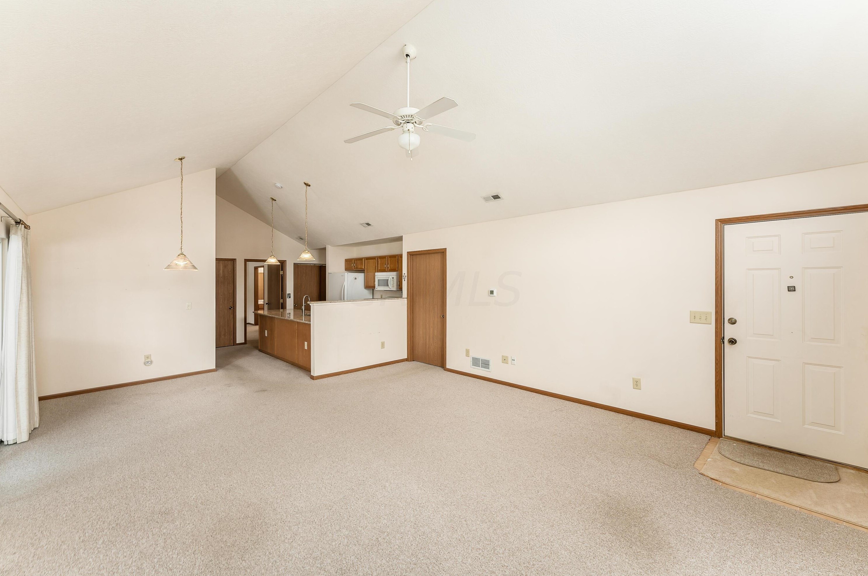 4037 Chennin Dr, Columbus OH 43230 exterior