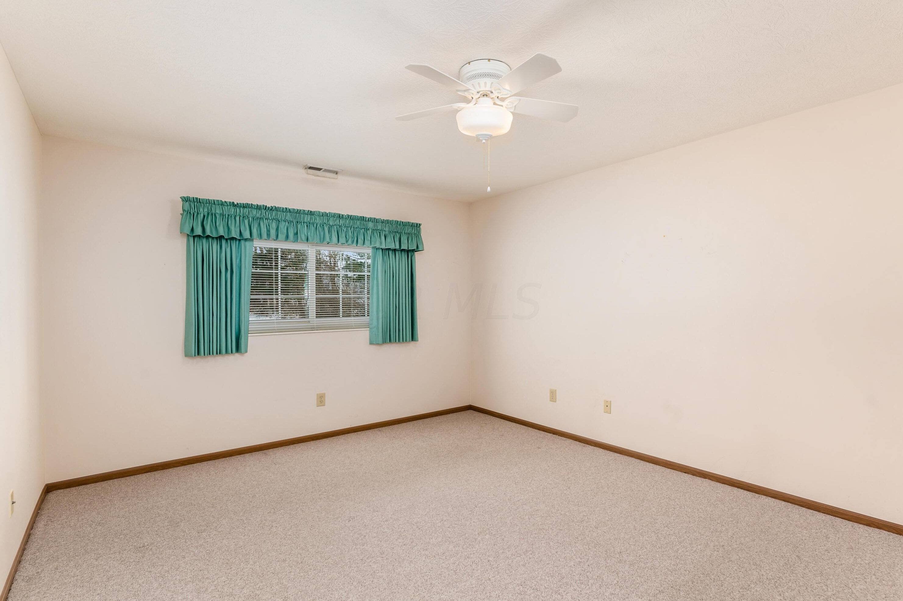 4037 Chennin Dr, Columbus OH 43230 exterior