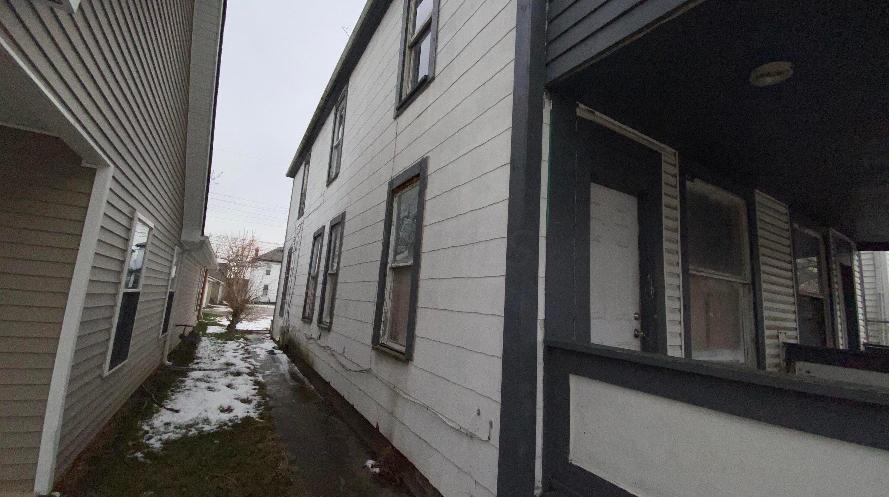 154 Oakley Ave, Columbus OH 43204-3217 exterior