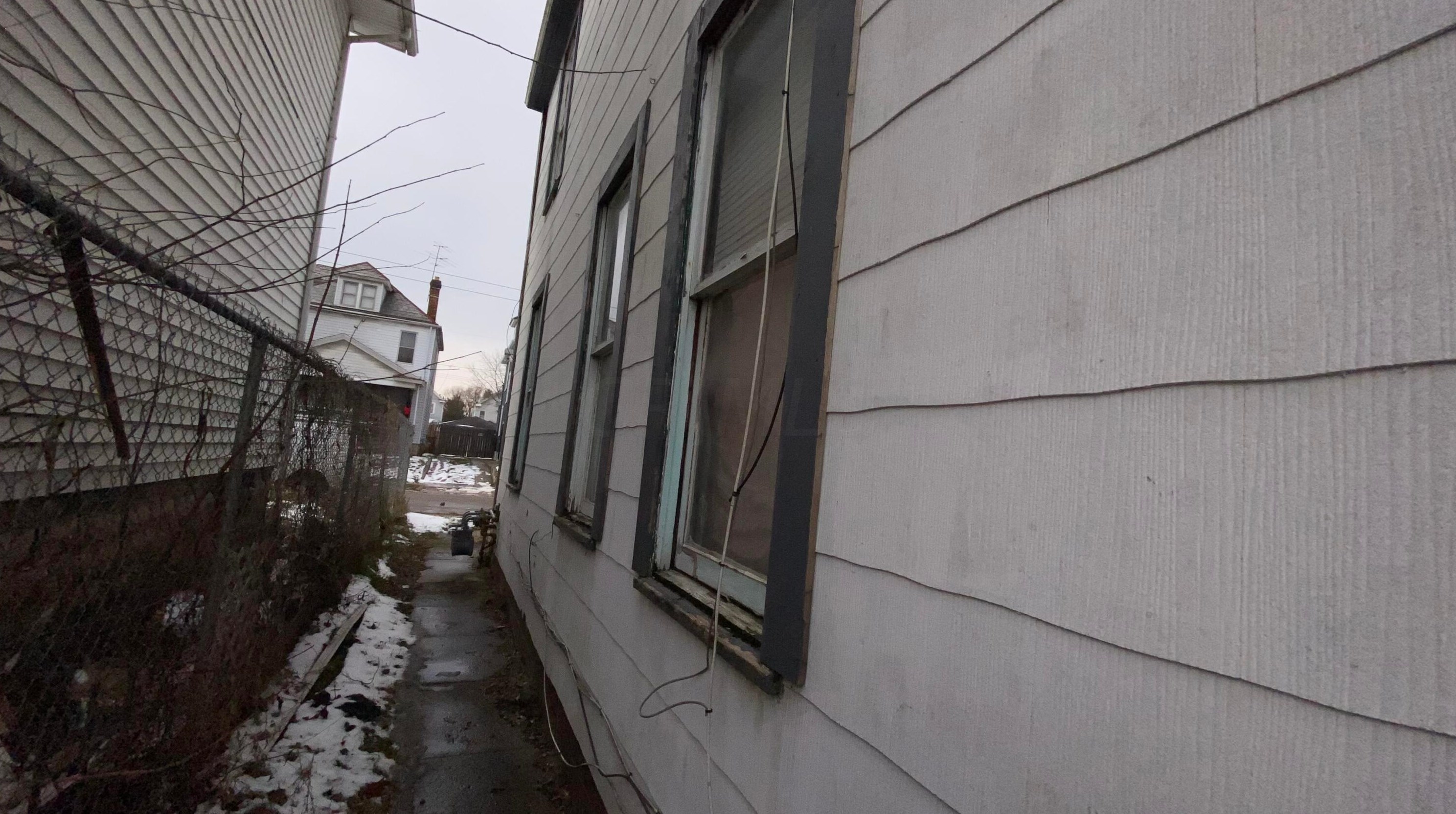 154 Oakley Ave, Columbus OH 43204-3217 exterior