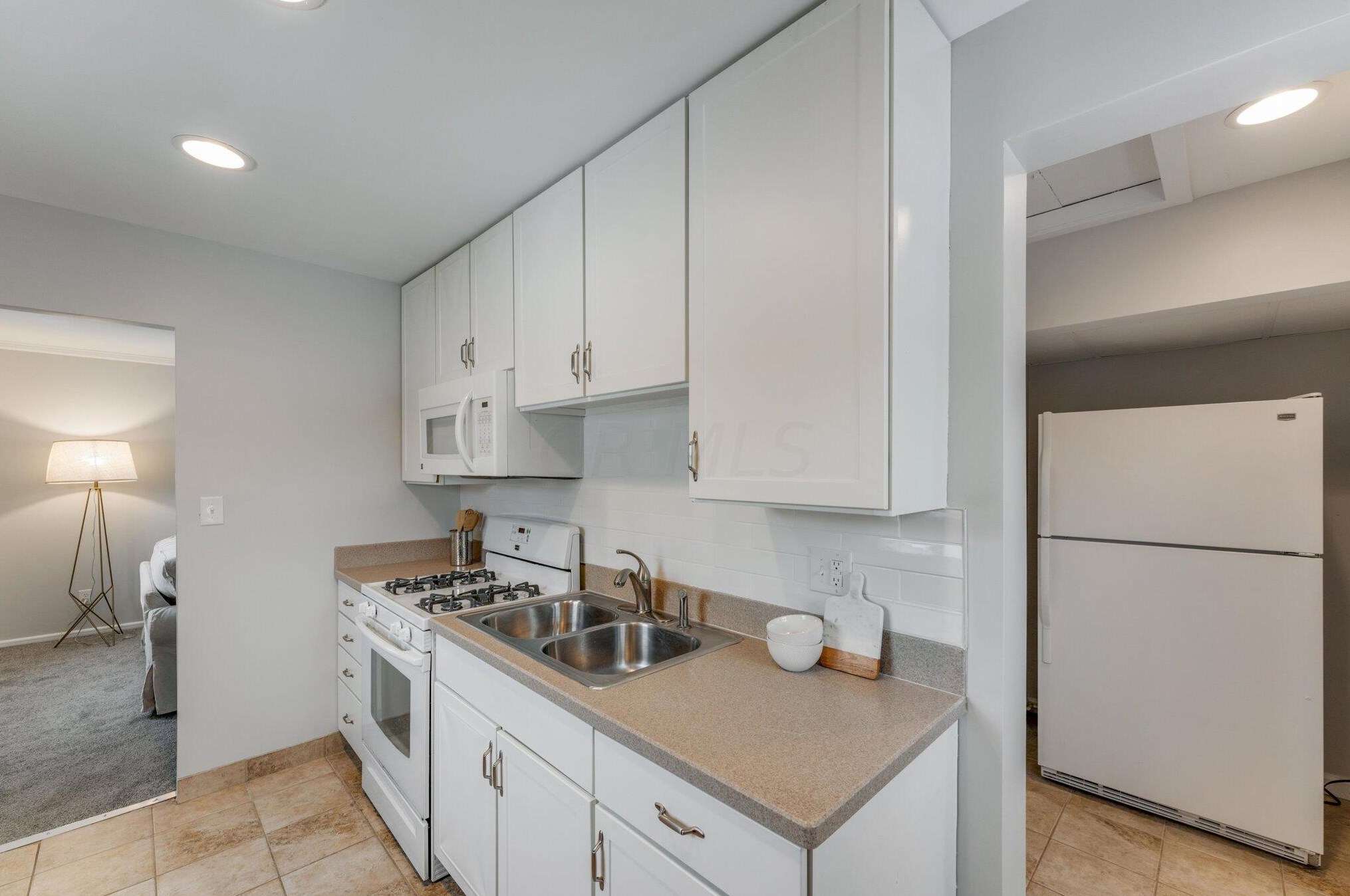 276 Hampton Rd, Columbus OH 43213-2730 exterior