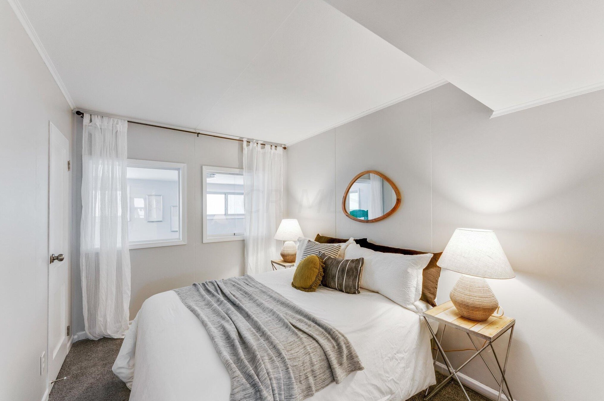 276 Hampton Rd, Columbus OH 43213-2730 exterior