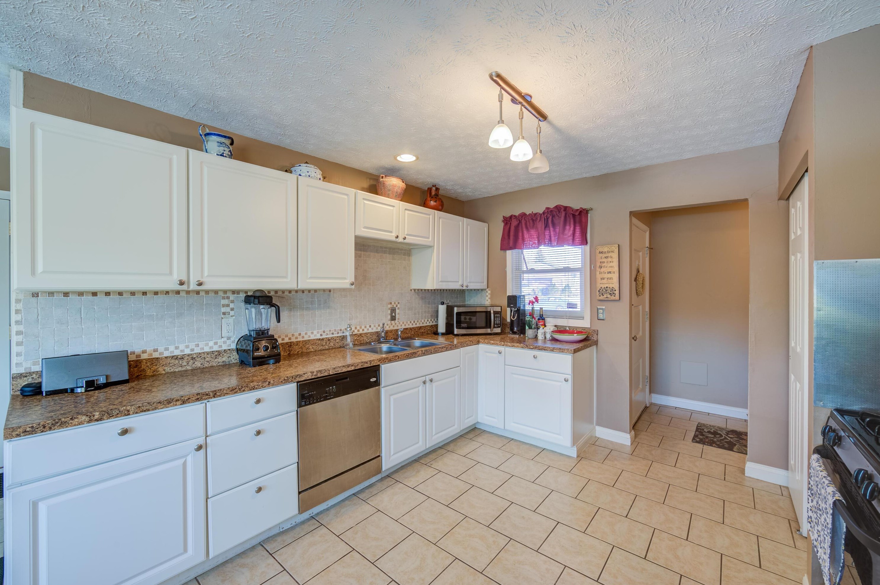 1765 Gaynor Rd, Columbus OH 43227-2544 exterior