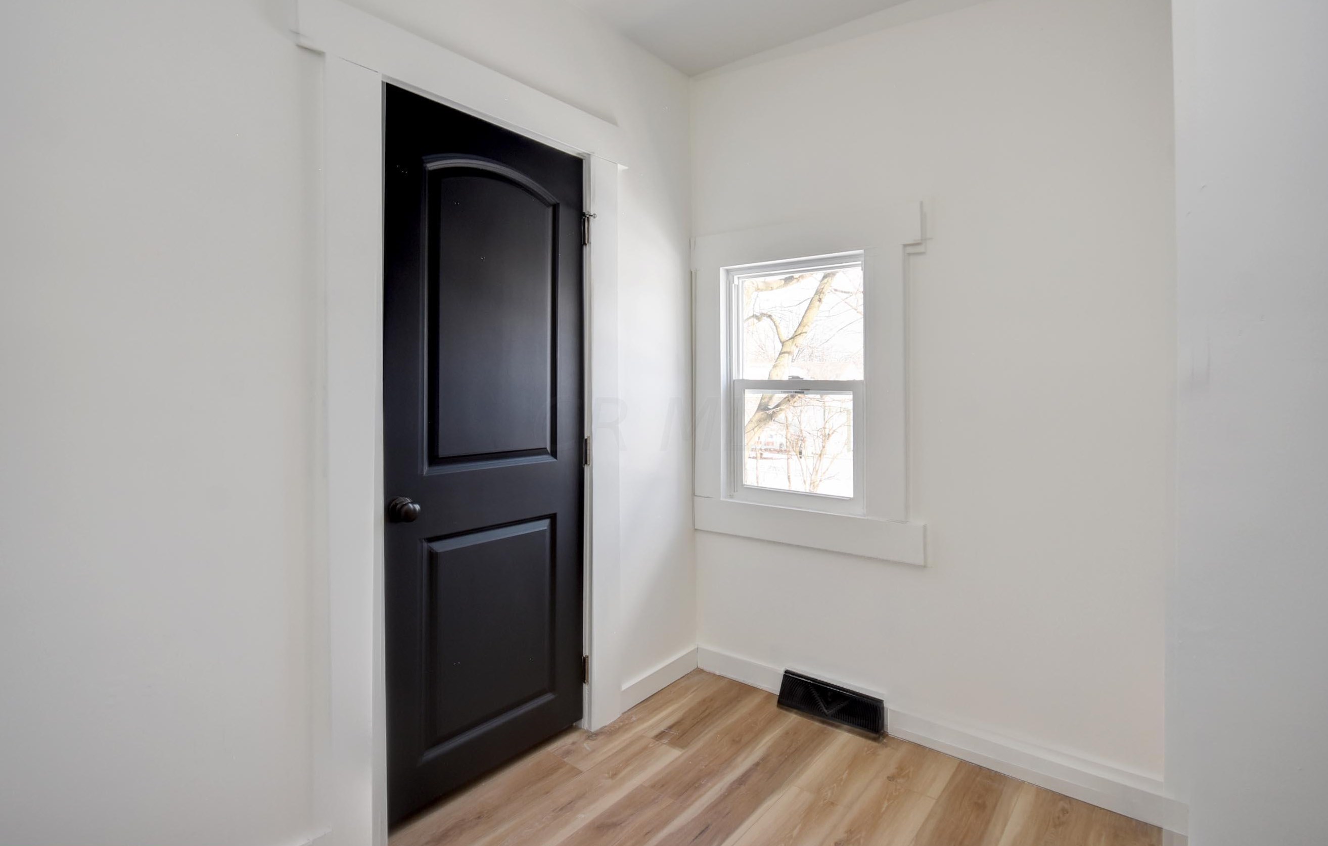 2062 Briarwood Ave, Columbus OH 43211-1301 exterior