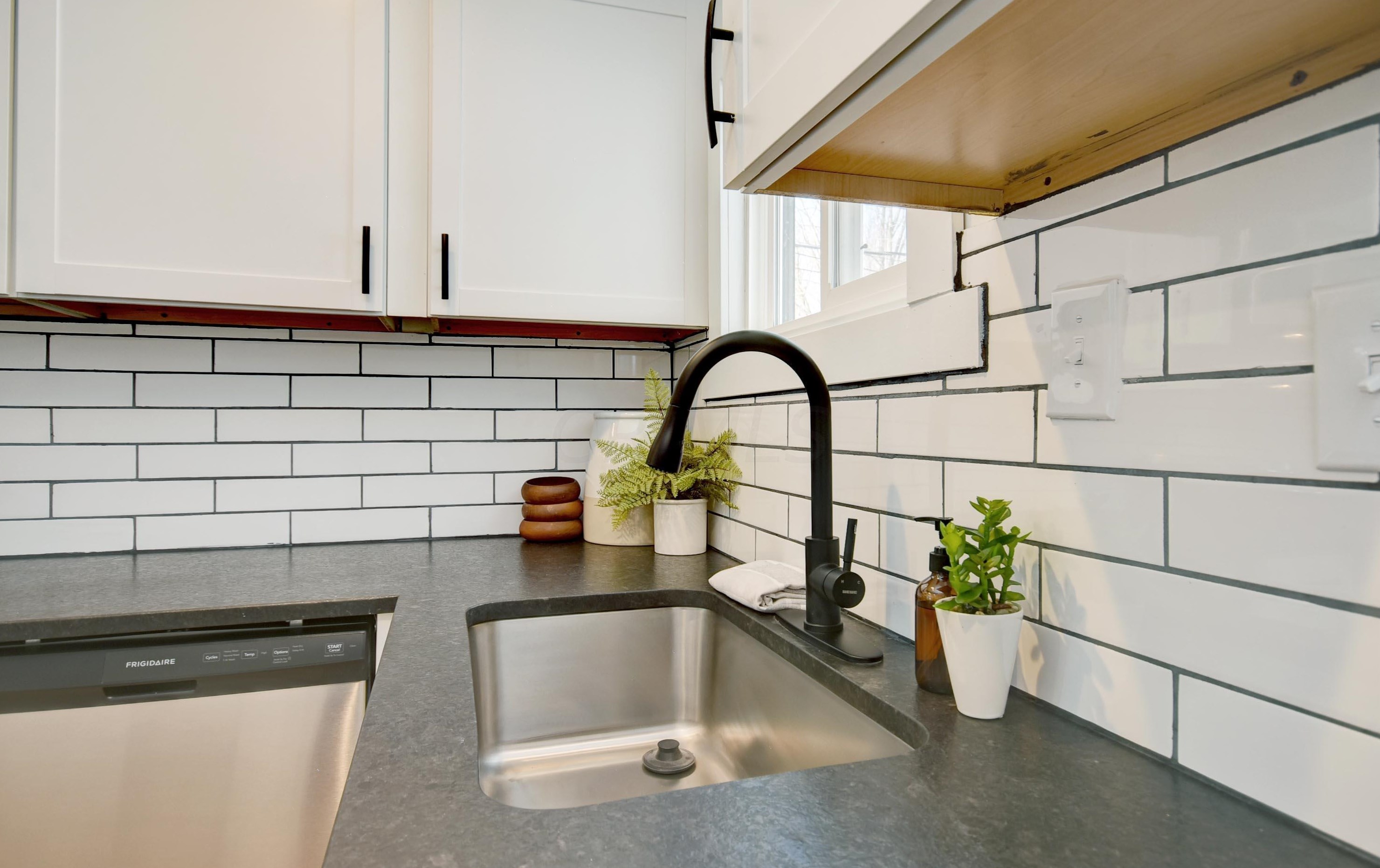 2062 Briarwood Ave, Columbus OH 43211-1301 exterior