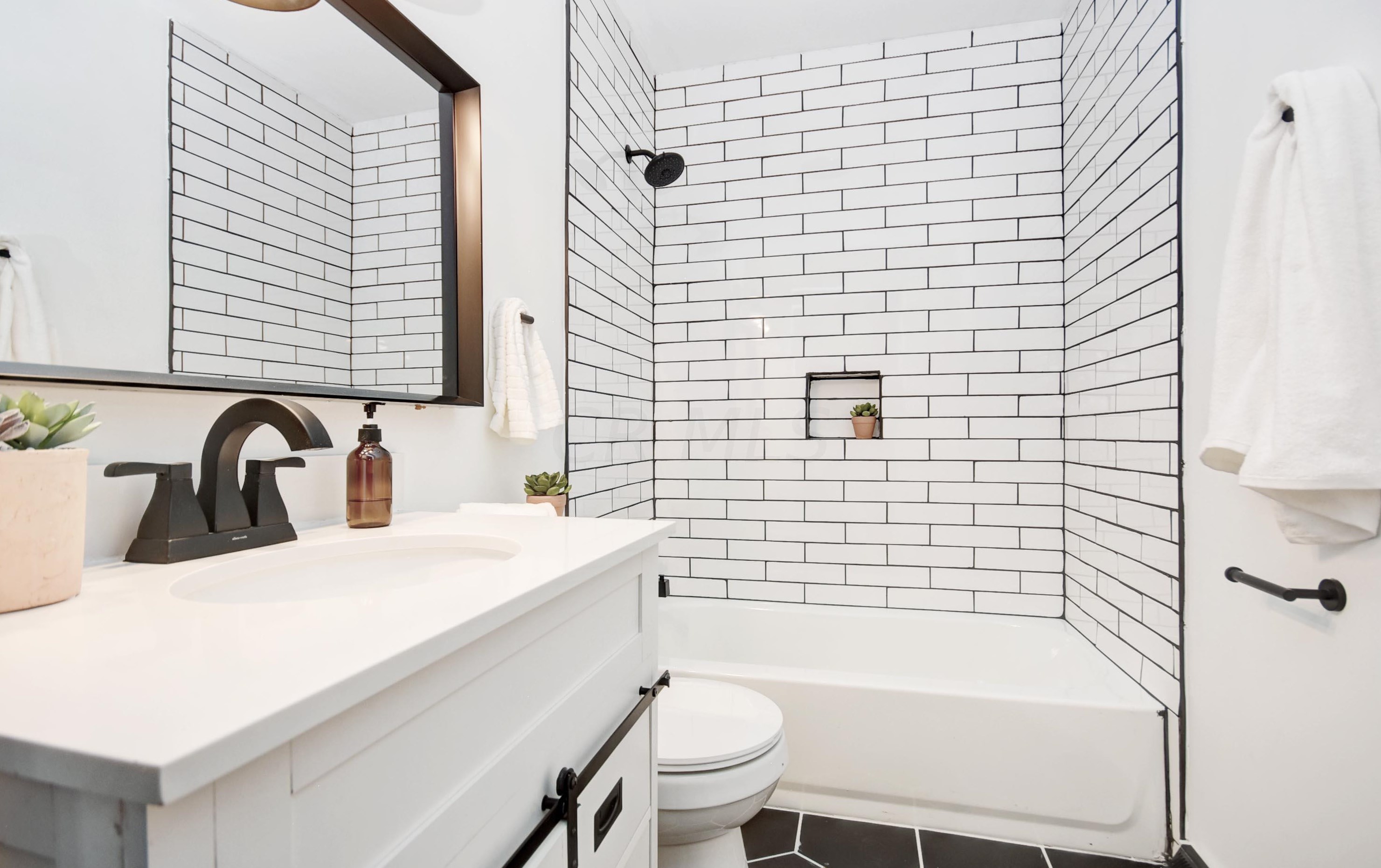 2062 Briarwood Ave, Columbus OH 43211-1301 exterior