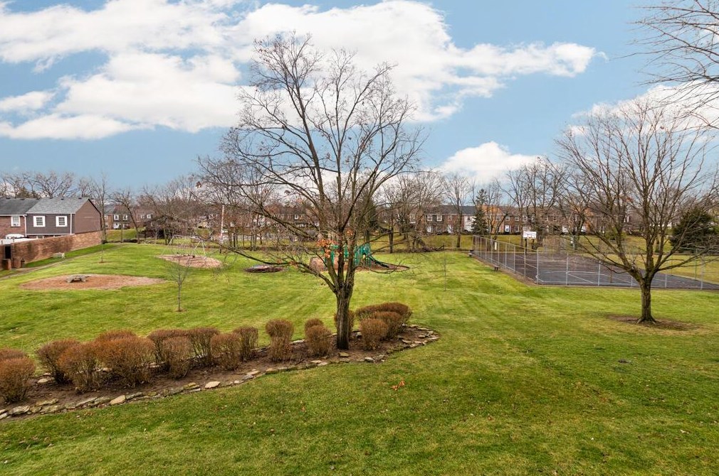 436 Pamlico St, Columbus OH  43228-2550 exterior