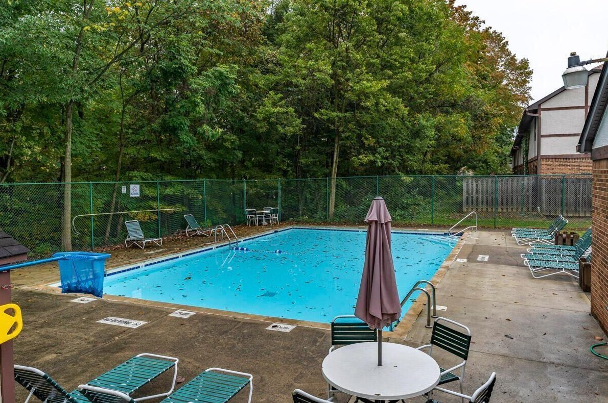 3052 Highcliff Ct, Columbus OH 43231-2346 exterior