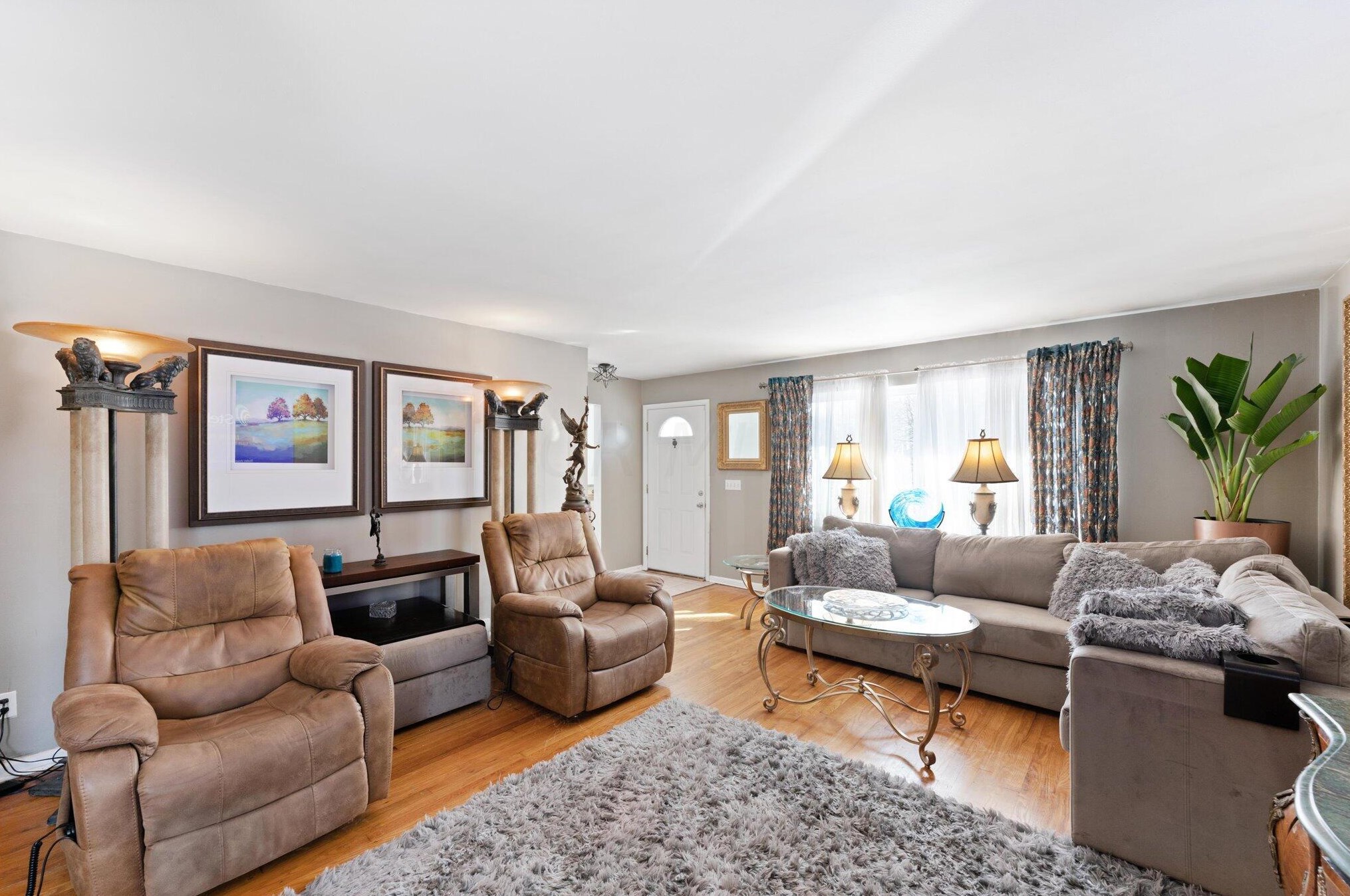 2508 Minerva Lk Rd, Columbus OH 43231-4819 exterior