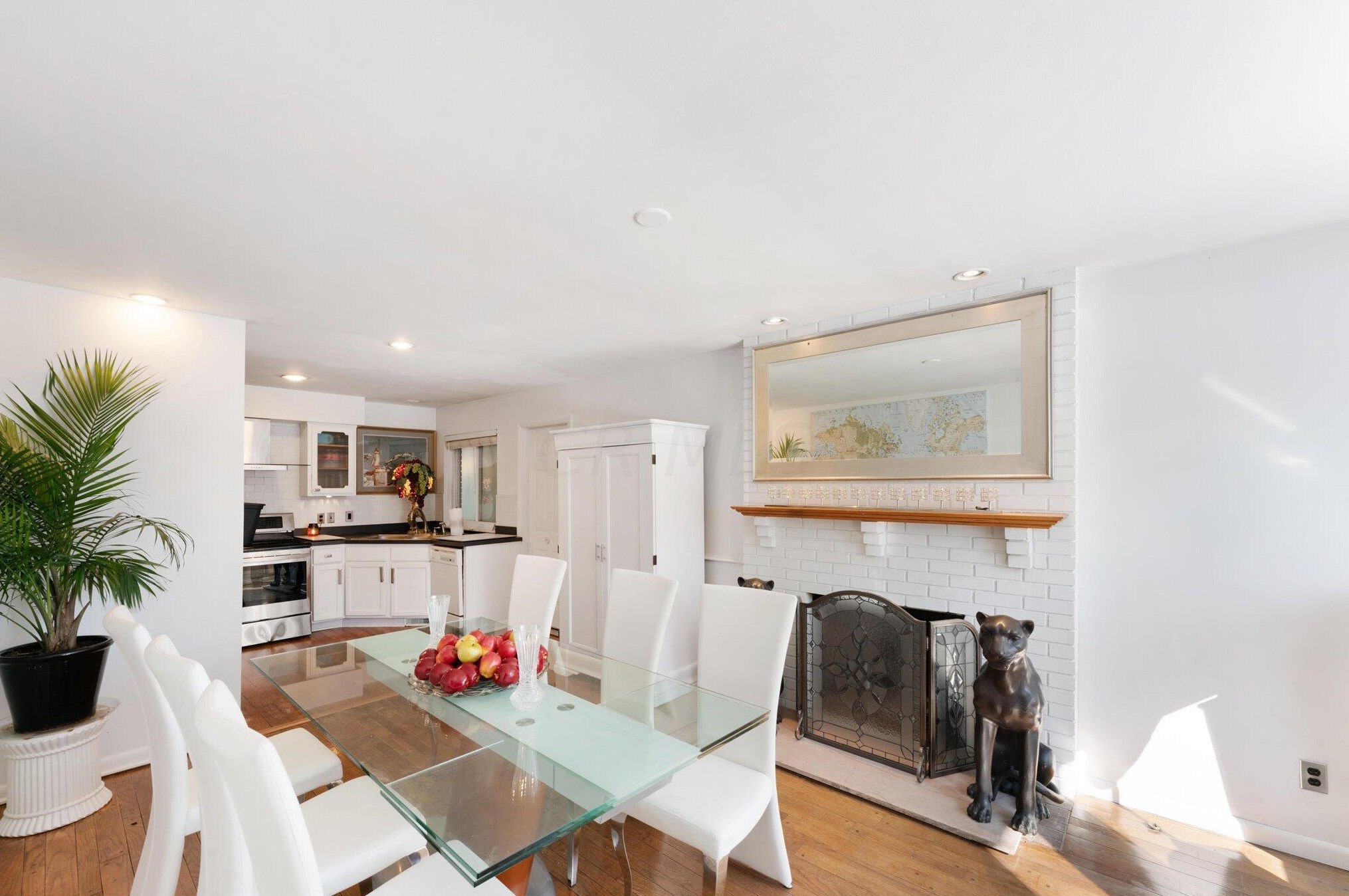 2508 Minerva Lk Rd, Columbus OH 43231-4819 exterior