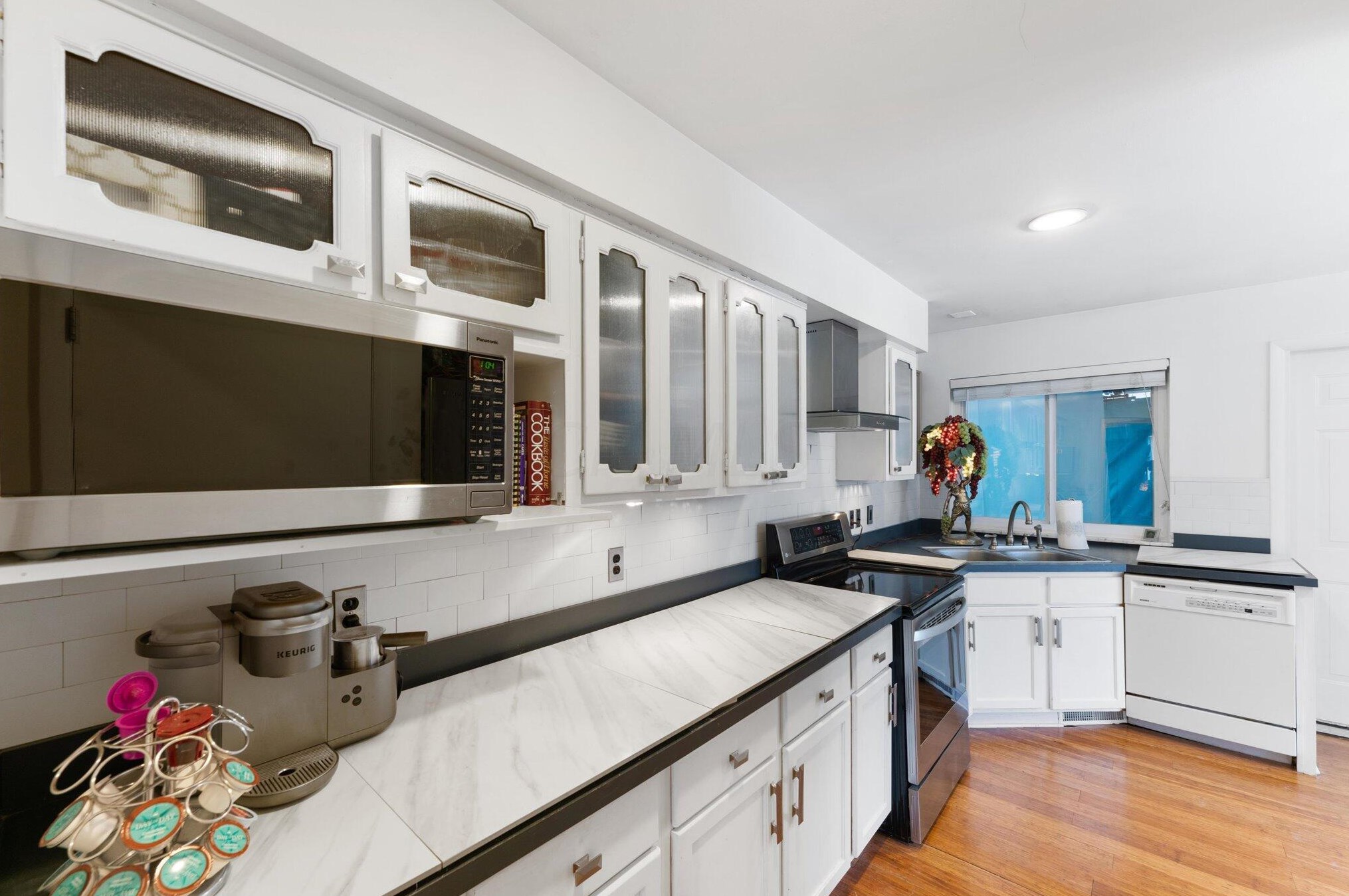 2508 Minerva Lk Rd, Columbus OH 43231-4819 exterior