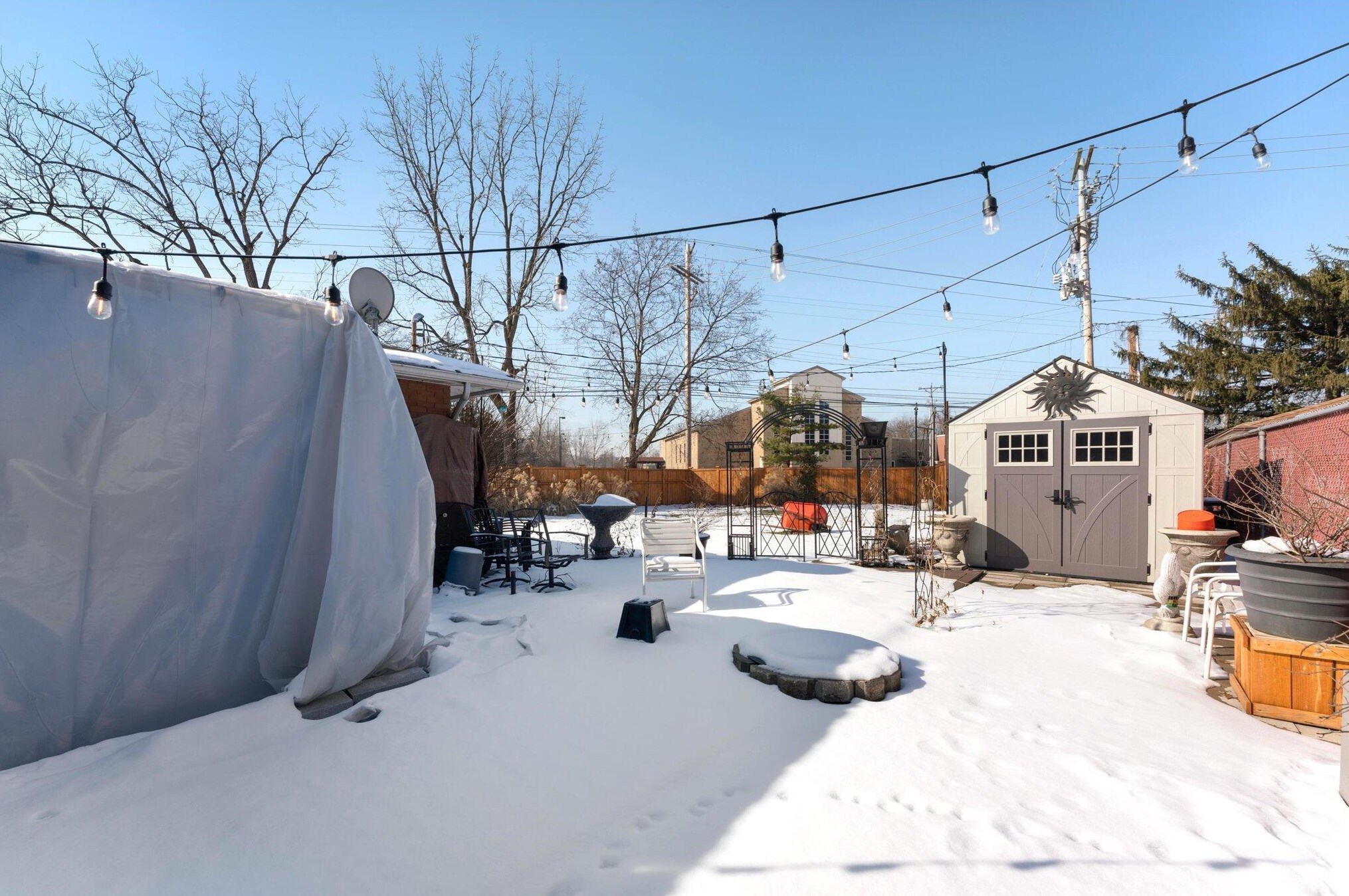 2508 Minerva Lk Rd, Columbus OH 43231-4819 exterior