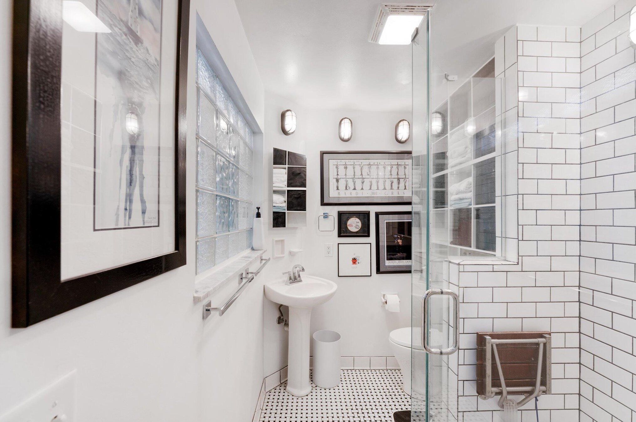 2508 Minerva Lk Rd, Columbus OH 43231-4819 exterior