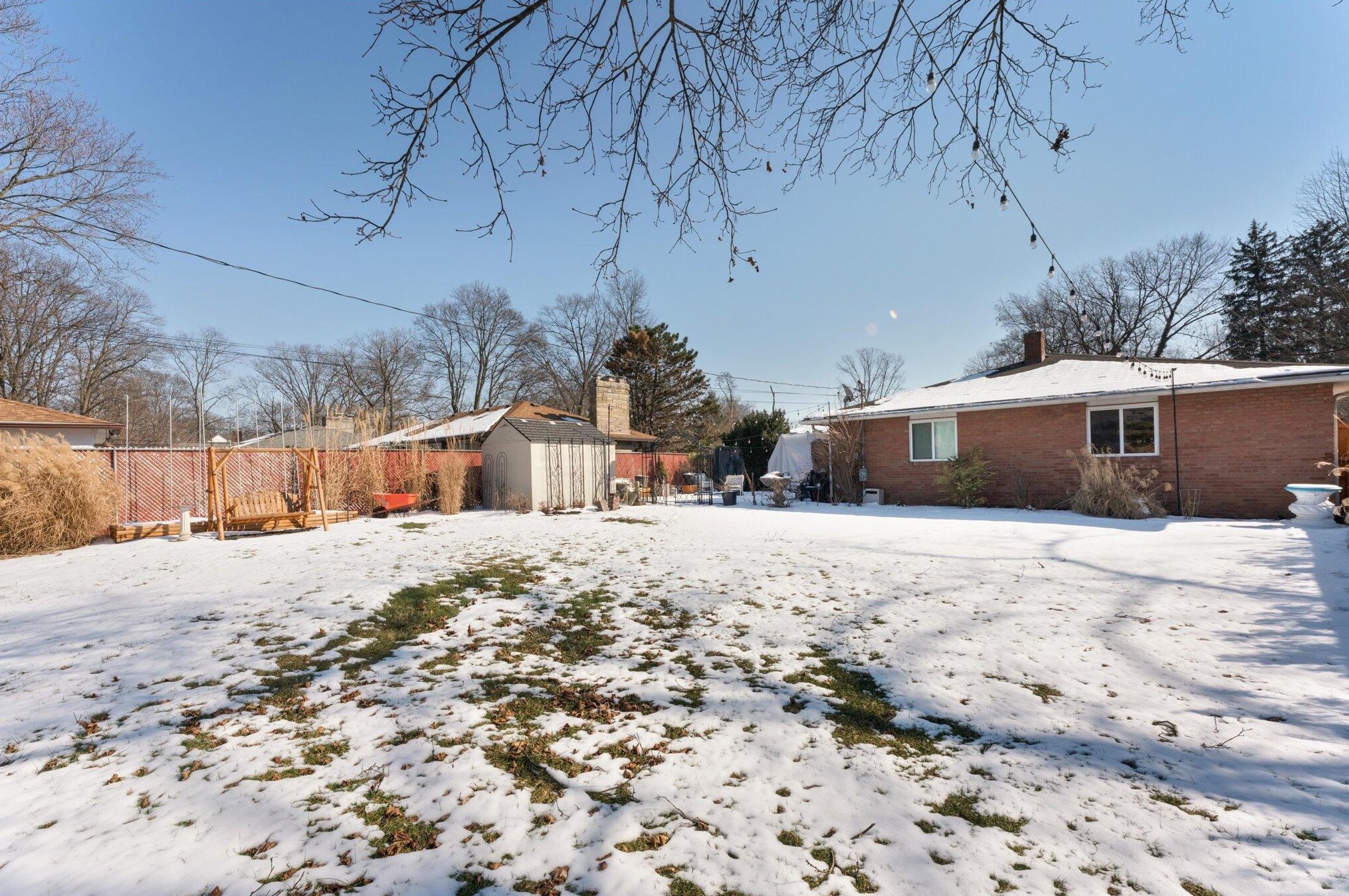 2508 Minerva Lk Rd, Columbus OH 43231-4819 exterior