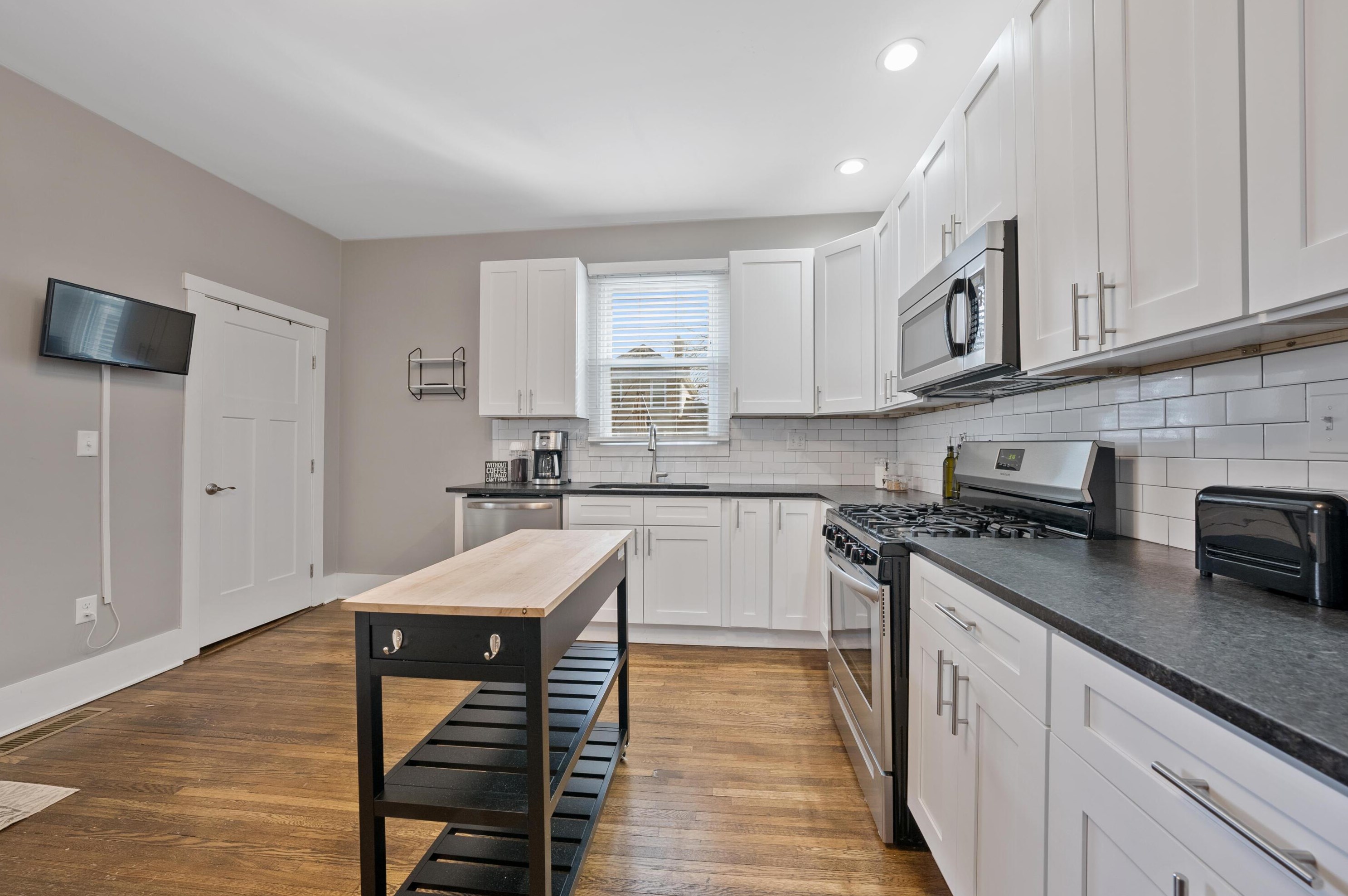 439 Deshler Ave, Columbus OH  43206-2716 exterior