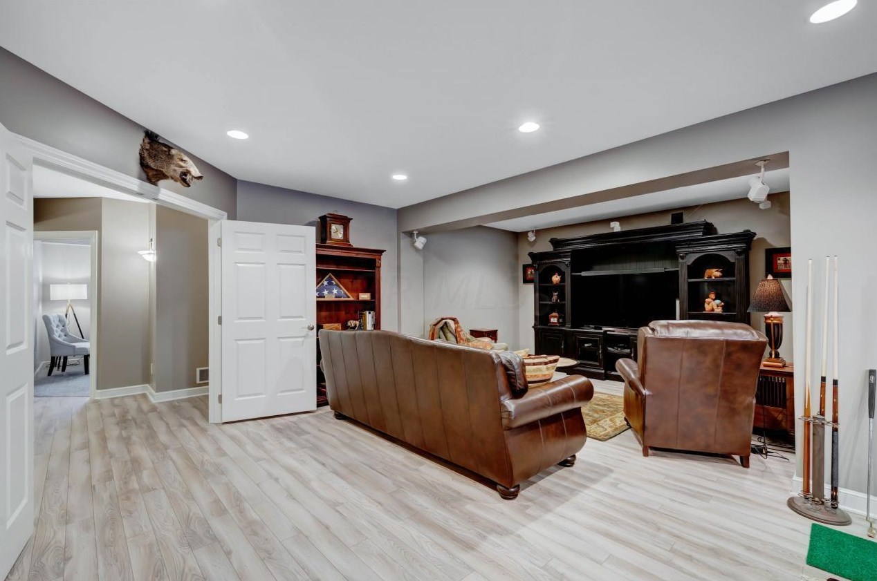 5805 Havens Cor Rd, Columbus OH 43230-3142 exterior