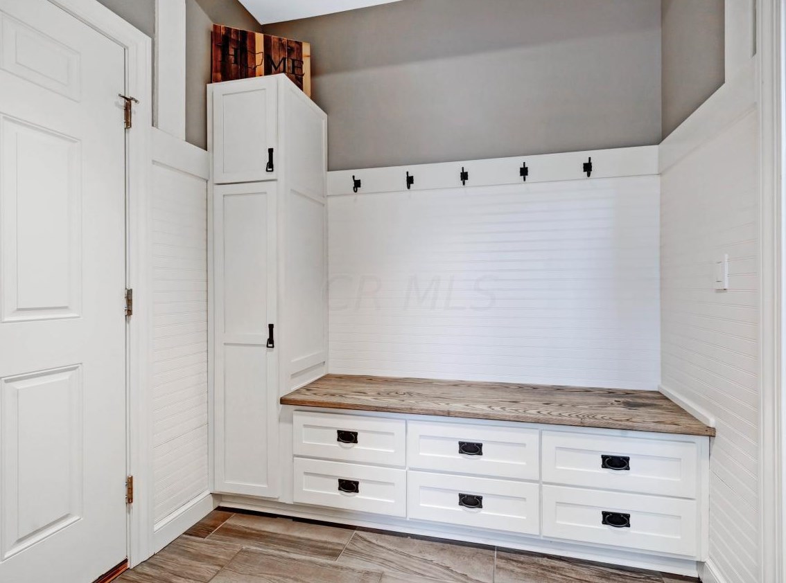 5805 Havens Cor Rd, Columbus OH 43230-3142 exterior