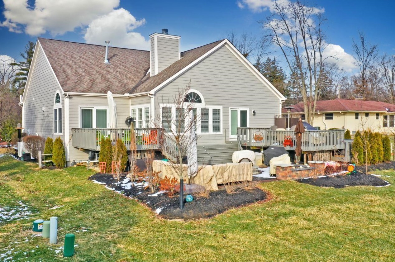 5805 Havens Cor Rd, Columbus OH 43230-3142 exterior