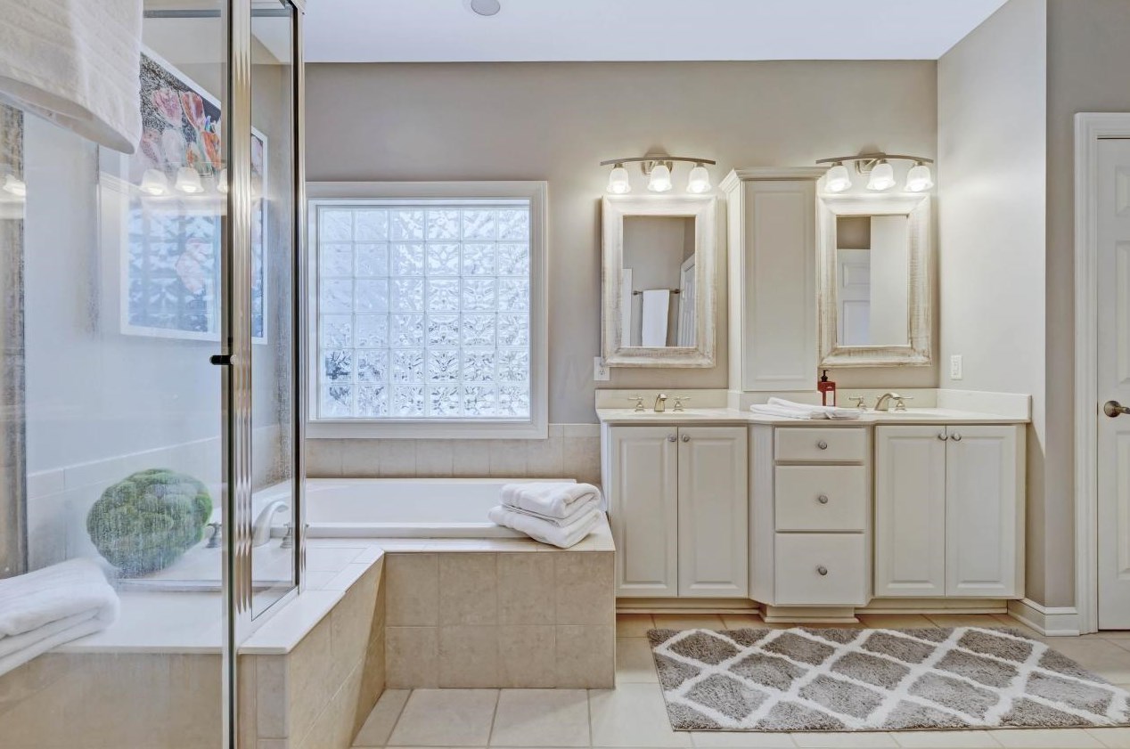 5805 Havens Cor Rd, Columbus OH 43230-3142 exterior