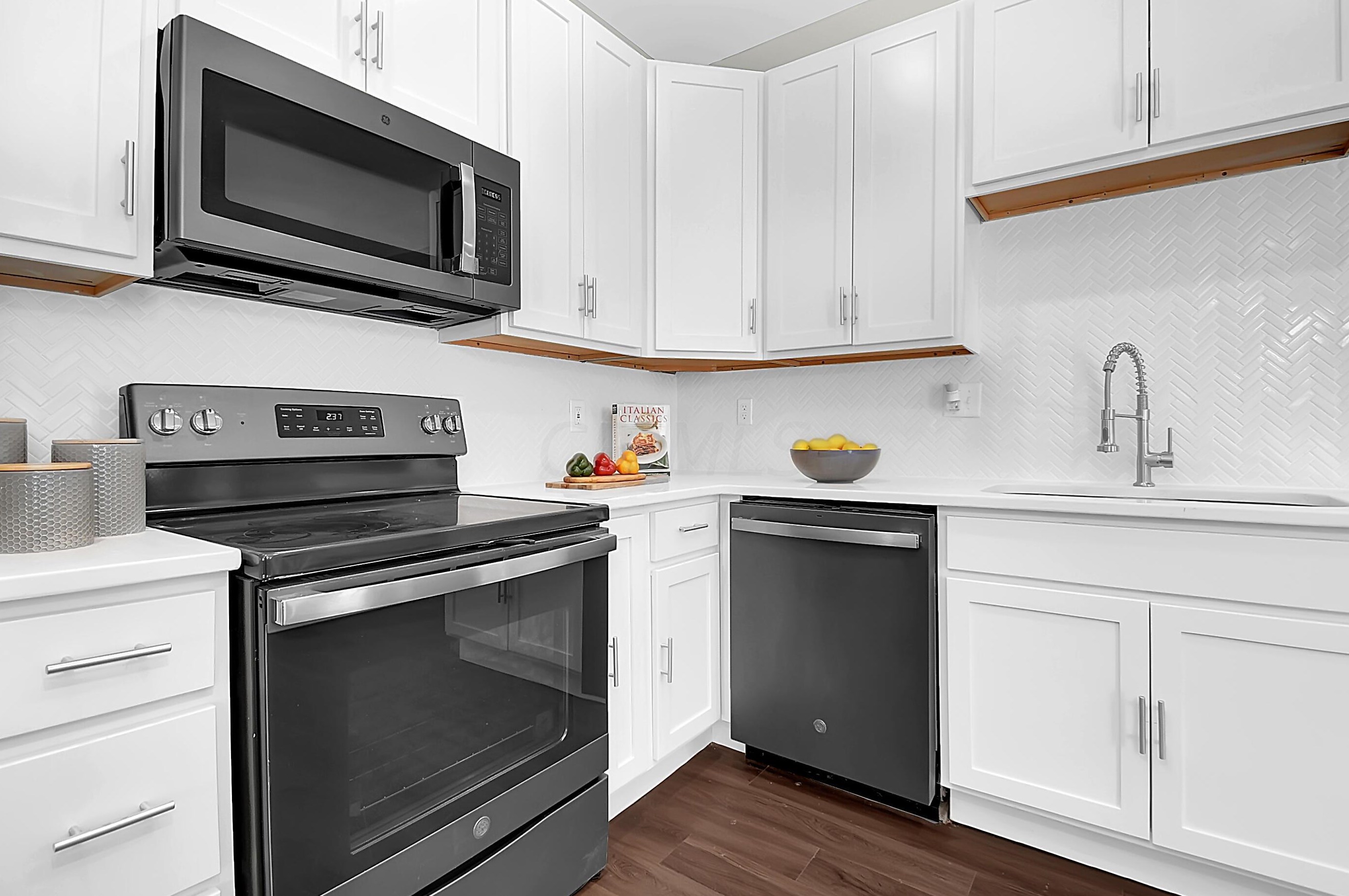 408 Eureka Ave, Columbus OH  43204-3438 exterior