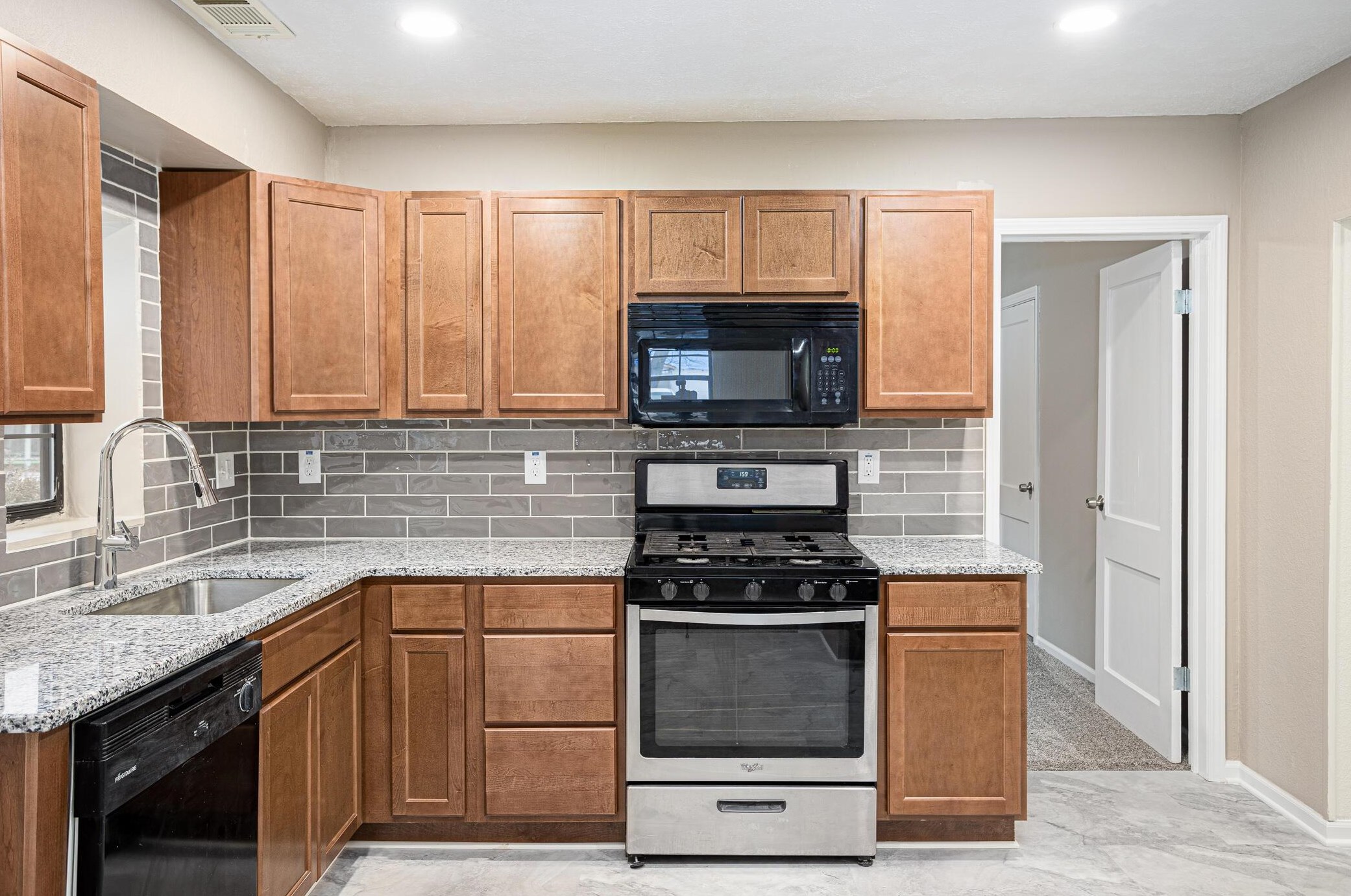 2833 Fairwood Ave, Columbus OH 43206-1870 exterior