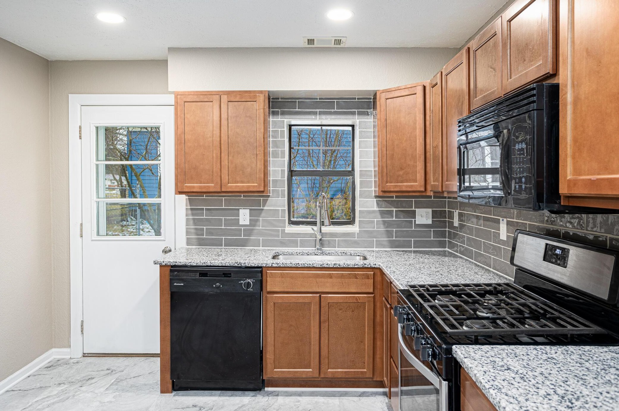 2833 Fairwood Ave, Columbus OH 43206-1870 exterior