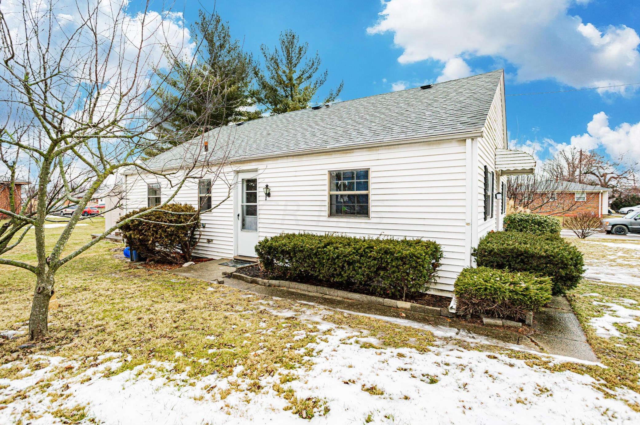 2833 Fairwood Ave, Columbus OH 43206-1870 exterior