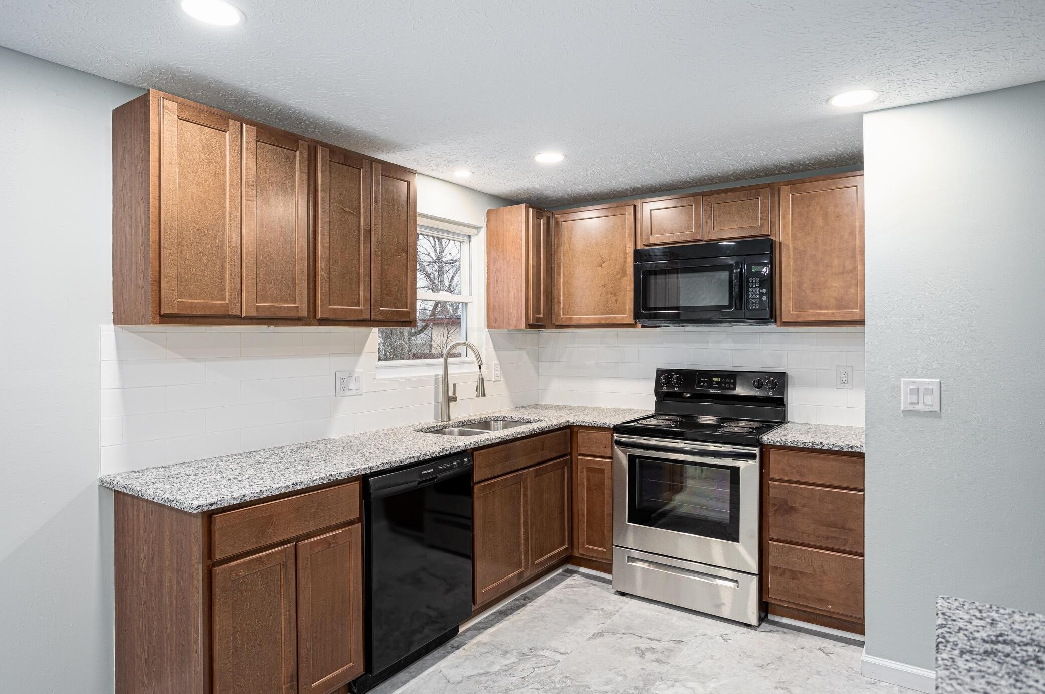 443 Carolann Ave, Columbus OH 43207-3111 exterior