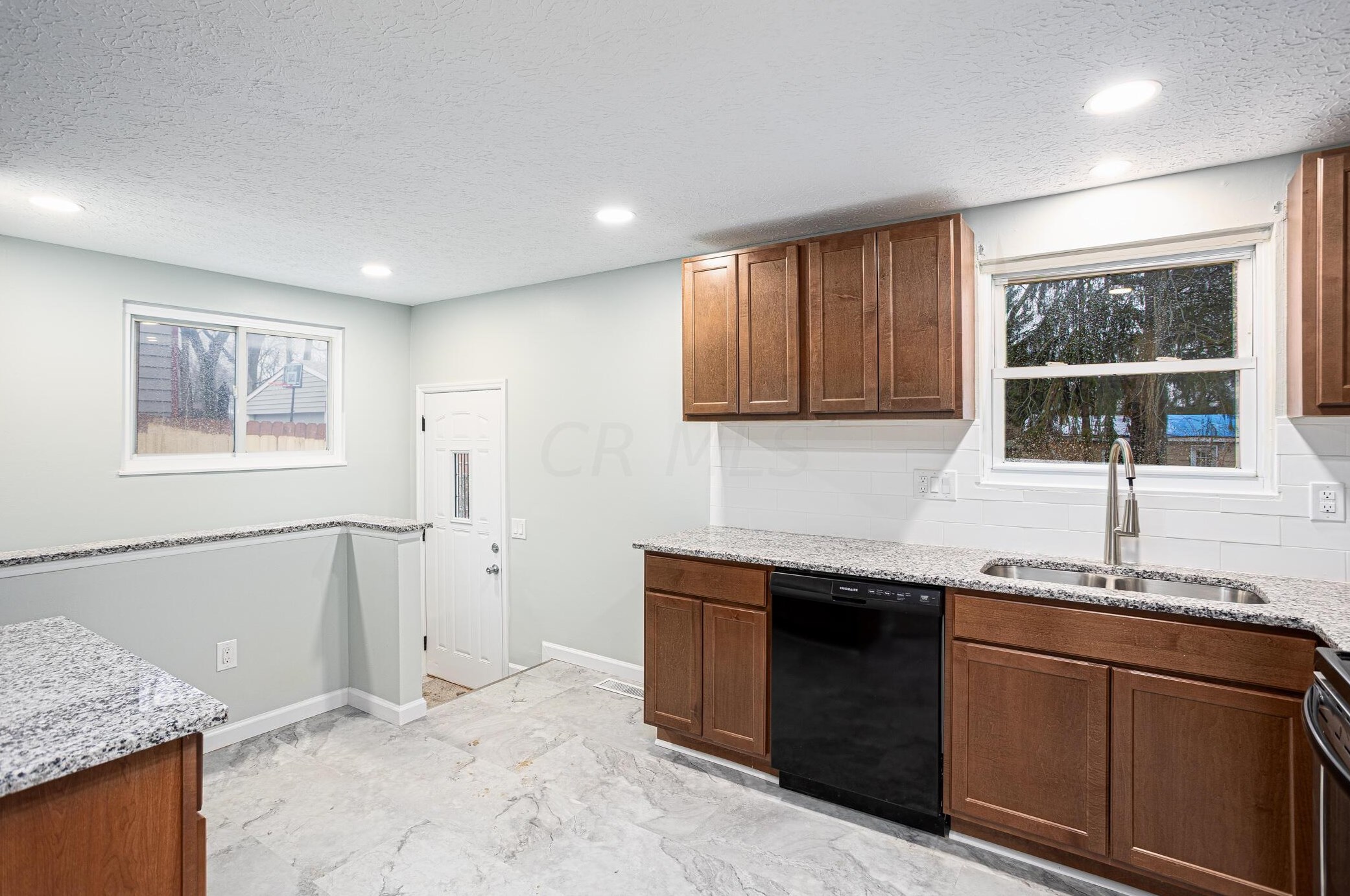 443 Carolann Ave, Columbus OH 43207-3111 exterior