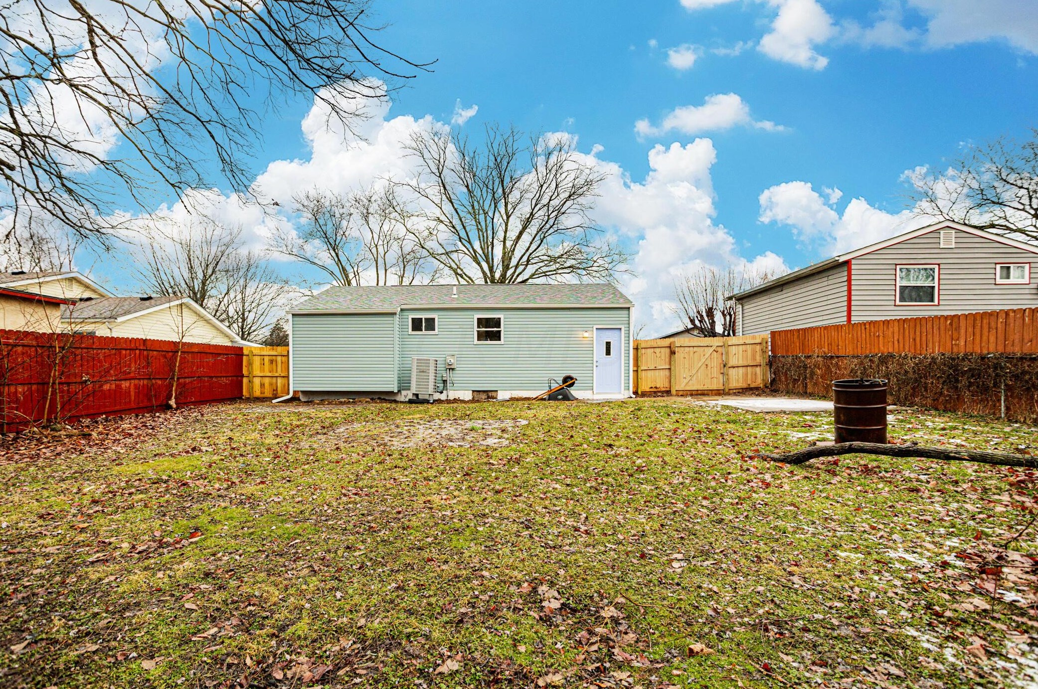 443 Carolann Ave, Columbus OH 43207-3111 exterior