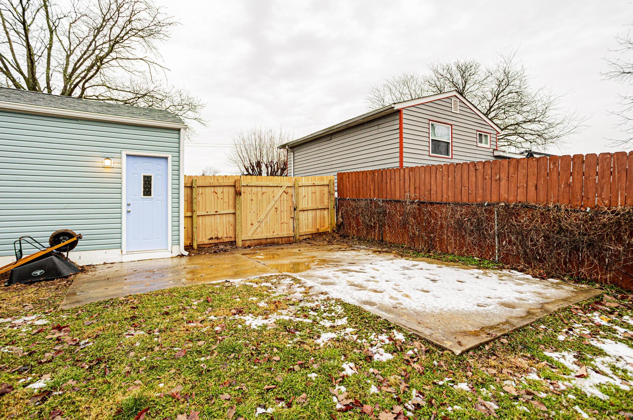 443 Carolann Ave, Columbus OH 43207-3111 exterior