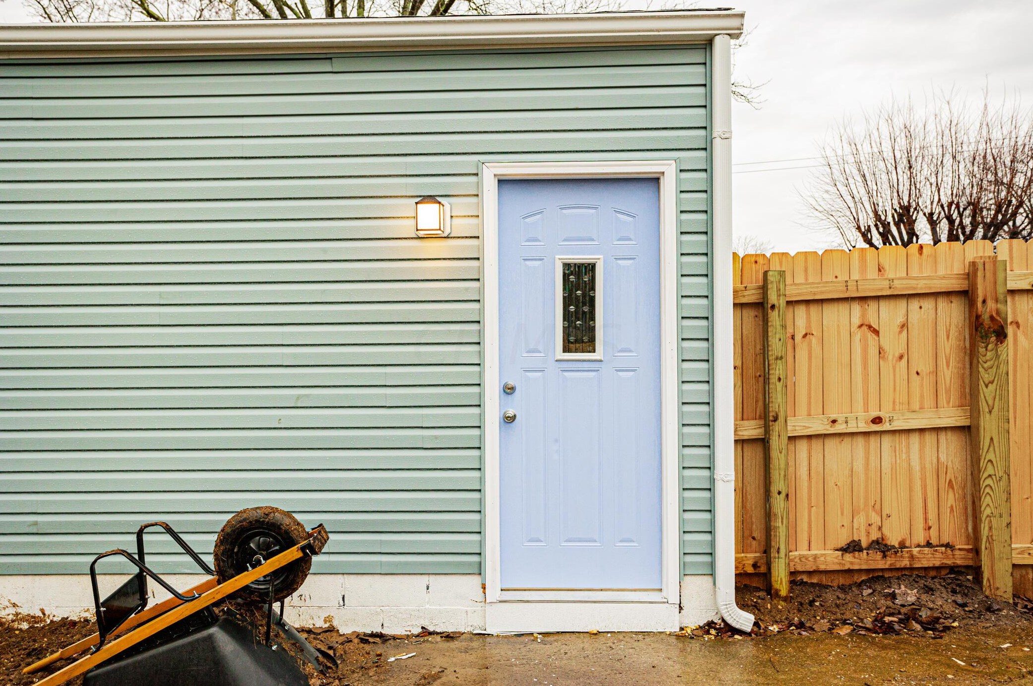 443 Carolann Ave, Columbus OH 43207-3111 exterior