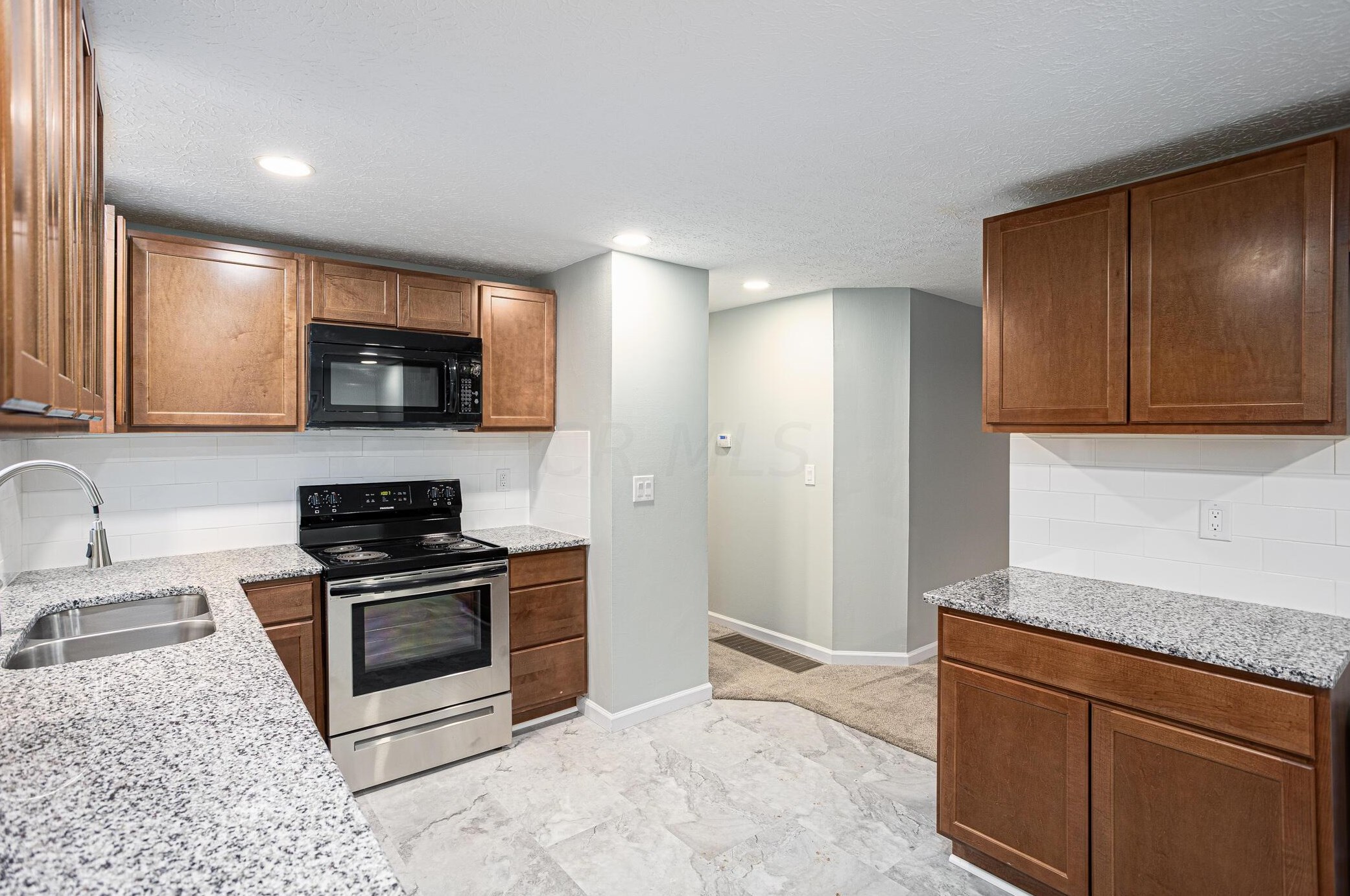 443 Carolann Ave, Columbus OH 43207-3111 exterior