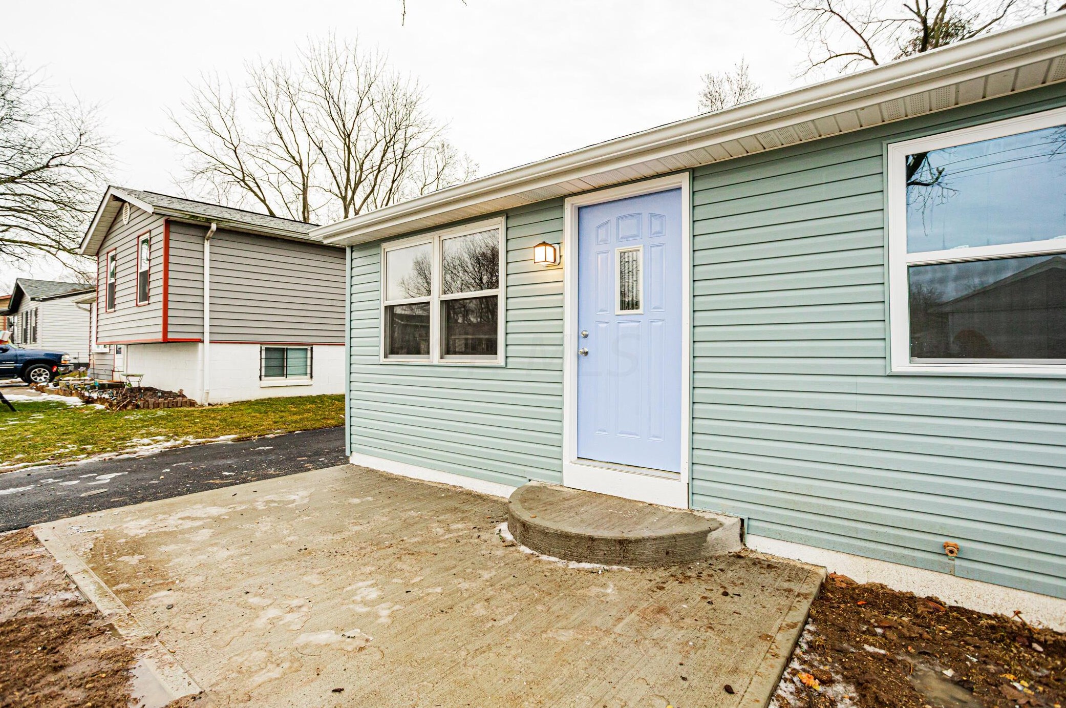 443 Carolann Ave, Columbus OH 43207-3111 exterior