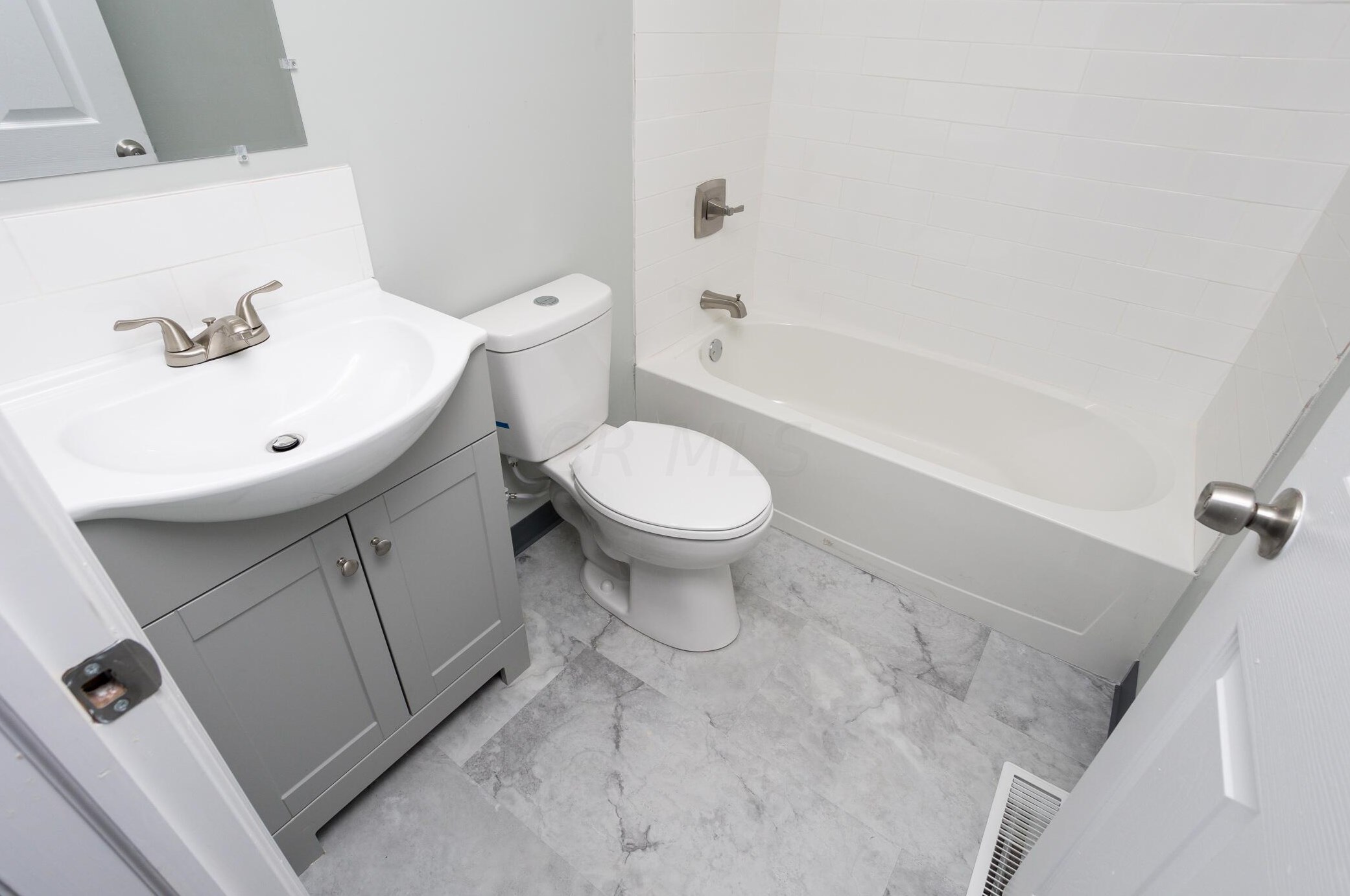 443 Carolann Ave, Columbus OH 43207-3111 exterior