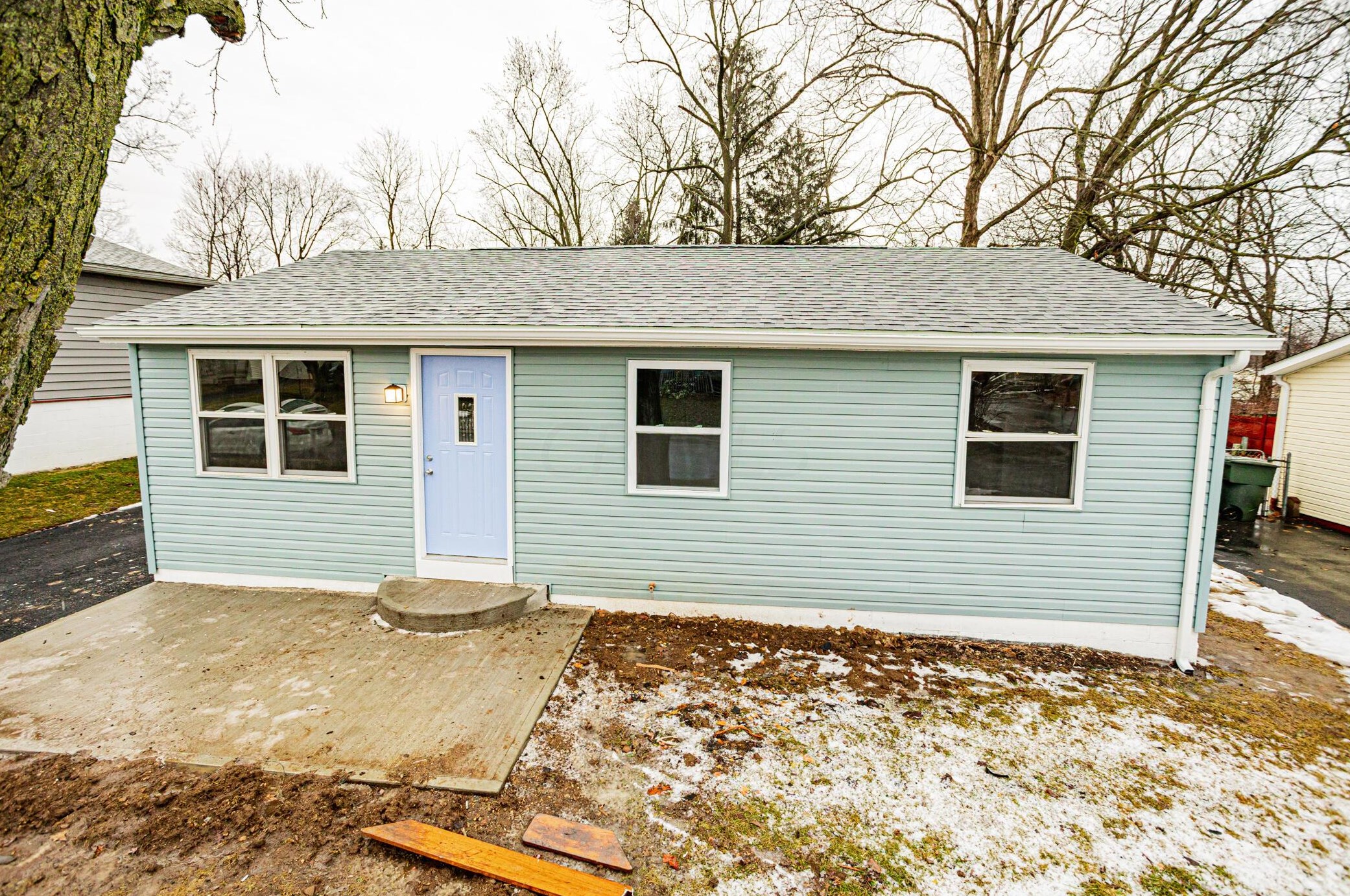 443 Carolann Ave, Columbus OH 43207-3111 exterior