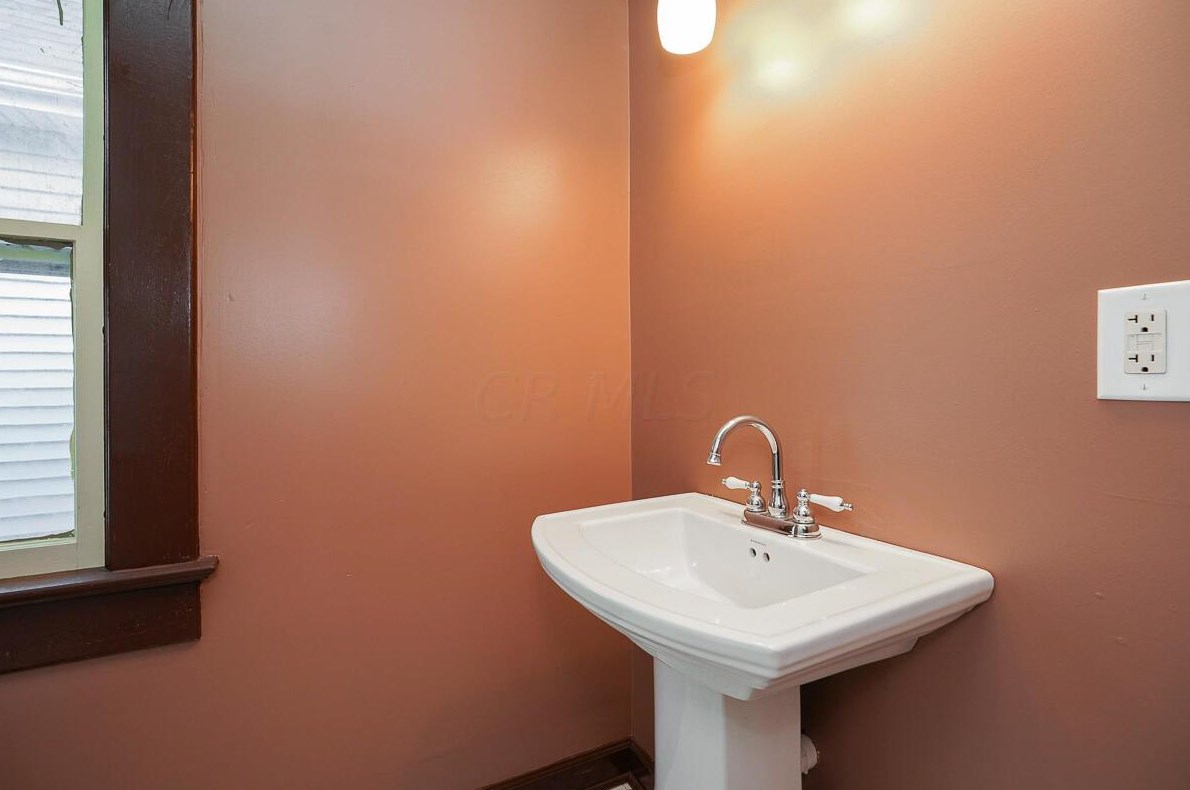 1557 High St, Columbus OH  43201-1154 exterior