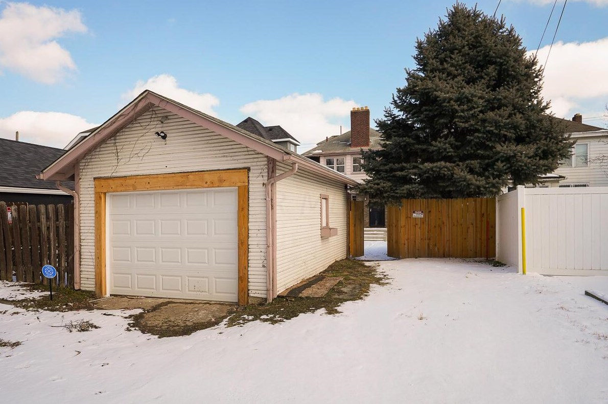 1557 High St, Columbus OH  43201-1154 exterior