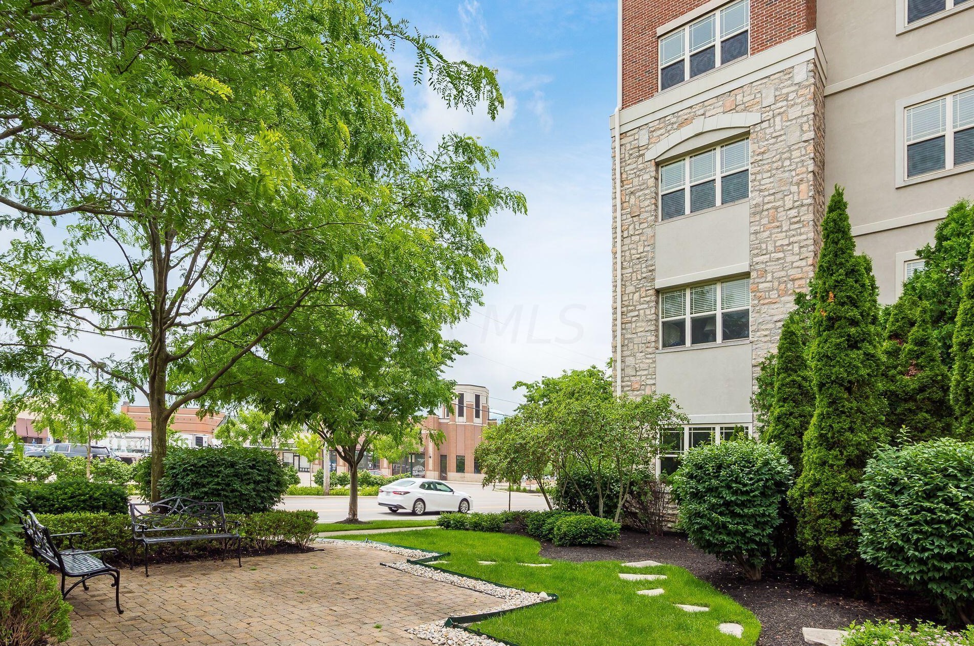 3175 Tremont Rd, Columbus OH  43221-2036 exterior