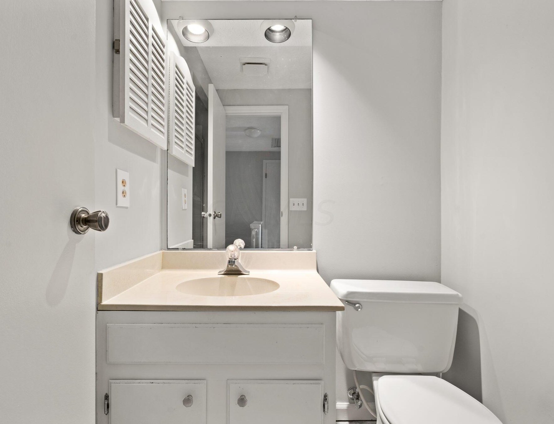 5123 Ranstead Ct, Columbus OH 43220-2545 exterior