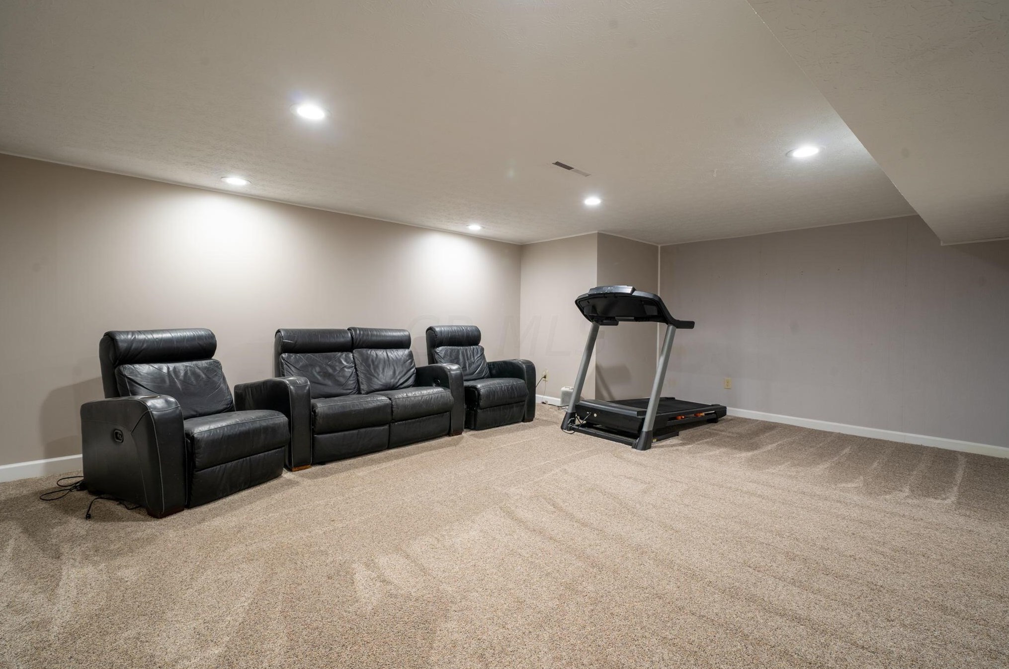 5123 Ranstead Ct, Columbus OH 43220-2545 exterior