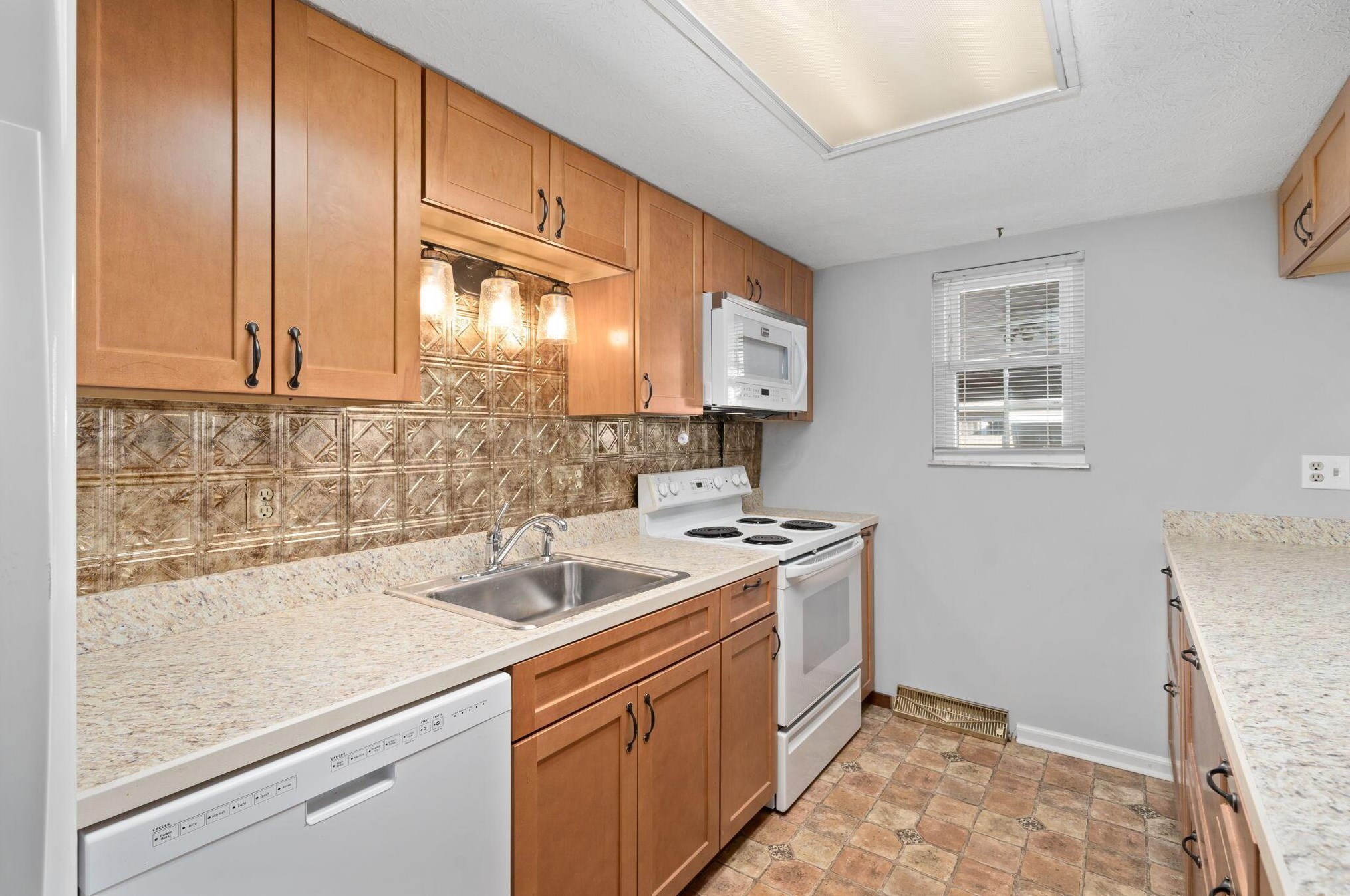 5123 Ranstead Ct, Columbus OH 43220-2545 exterior