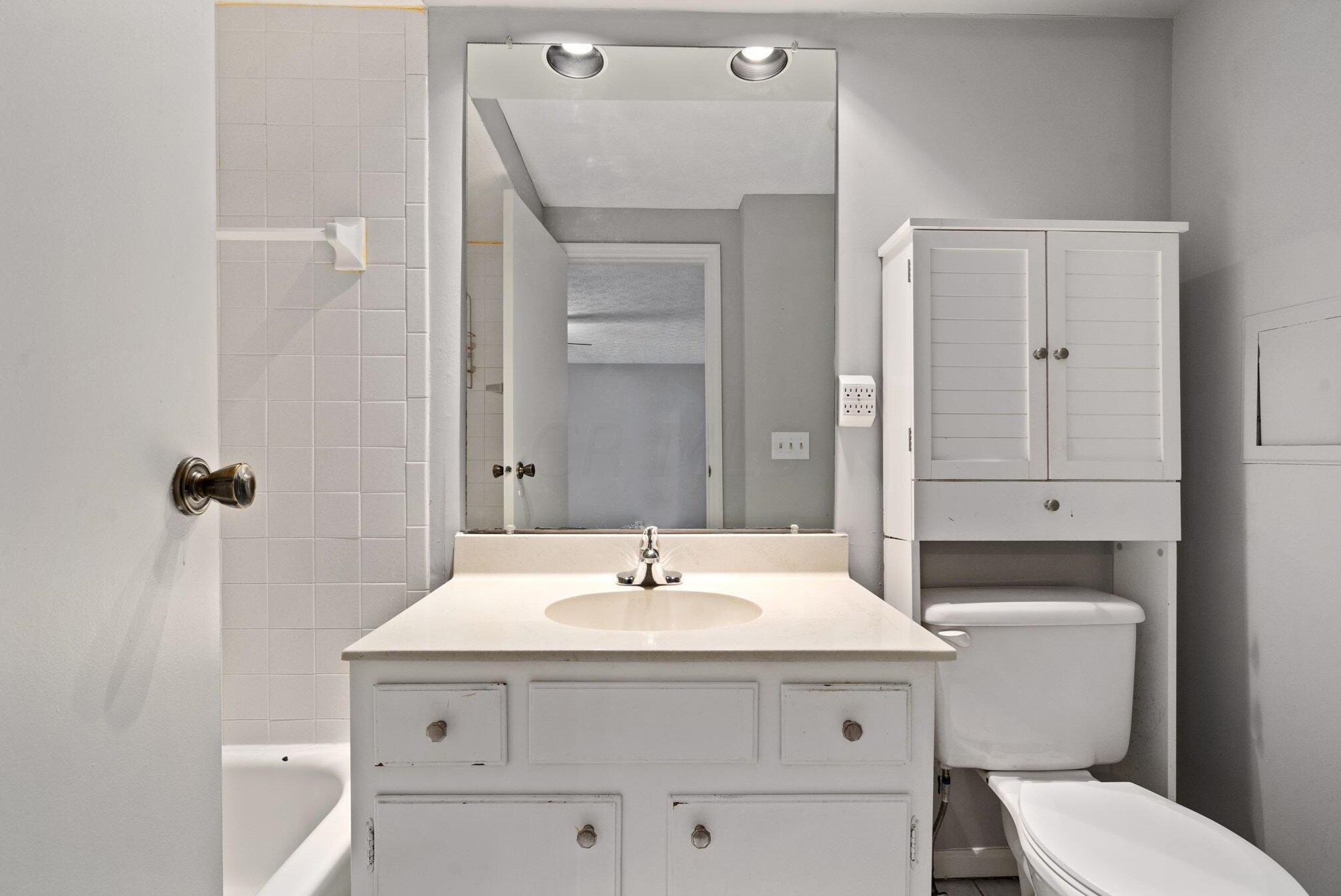 5123 Ranstead Ct, Columbus OH 43220-2545 exterior