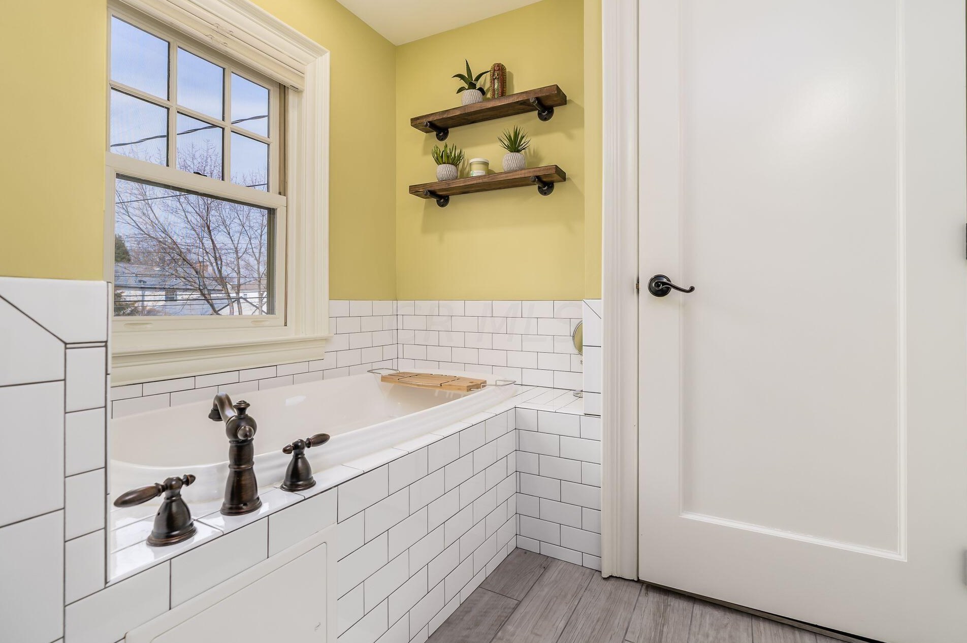 125 Stanwood Rd, Columbus OH 43209-1109 exterior